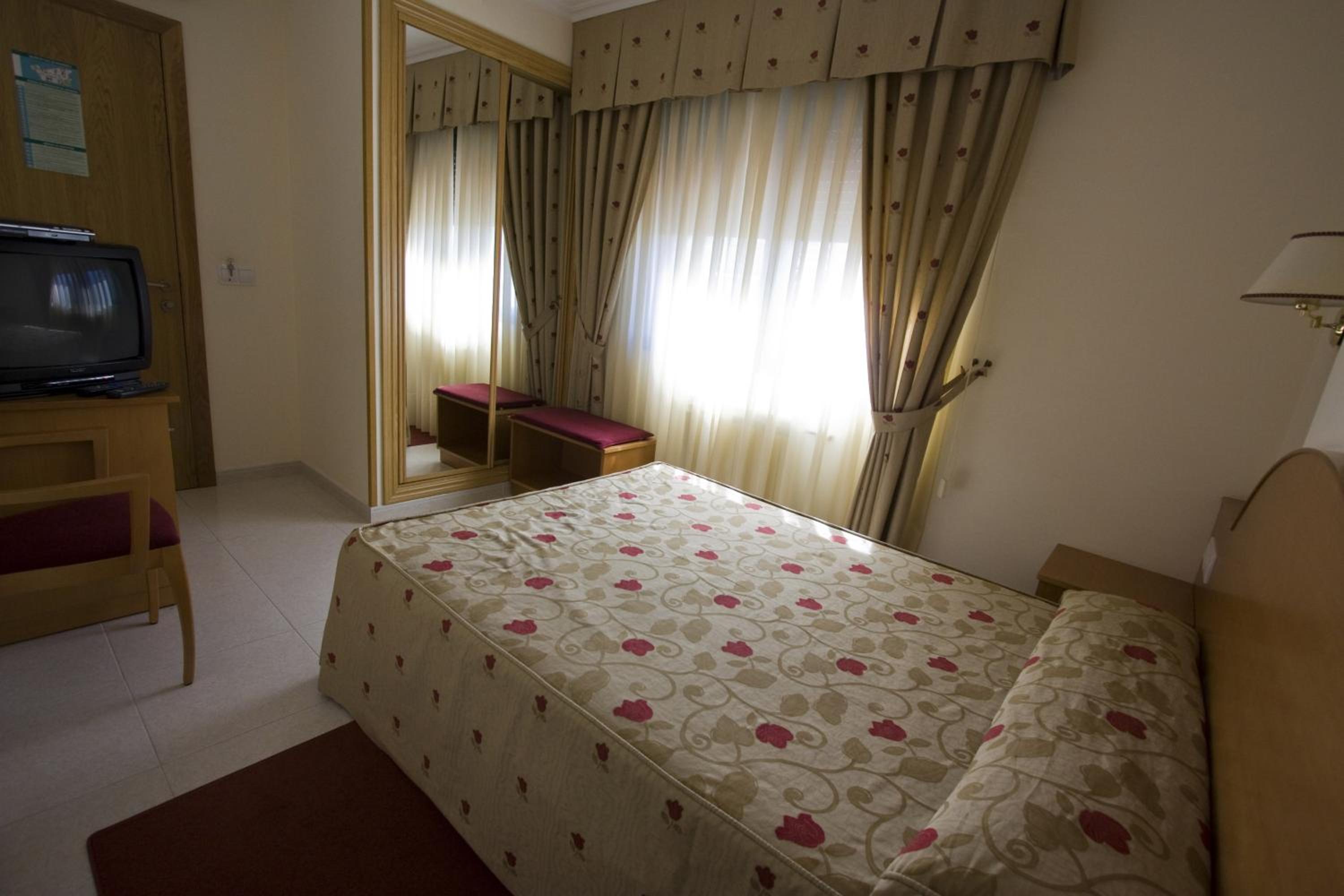 Basic Double Room photo 2