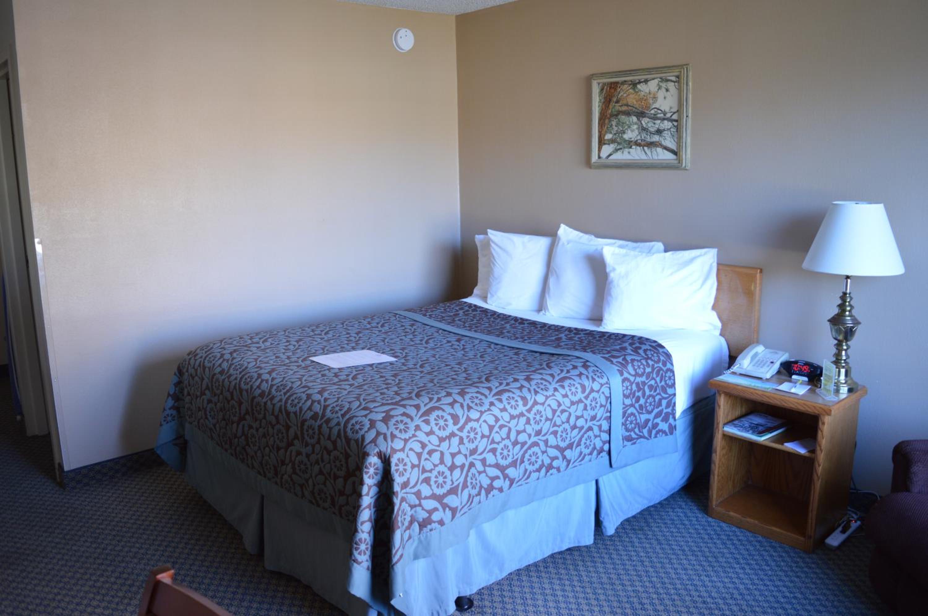 Queen Room photo 3