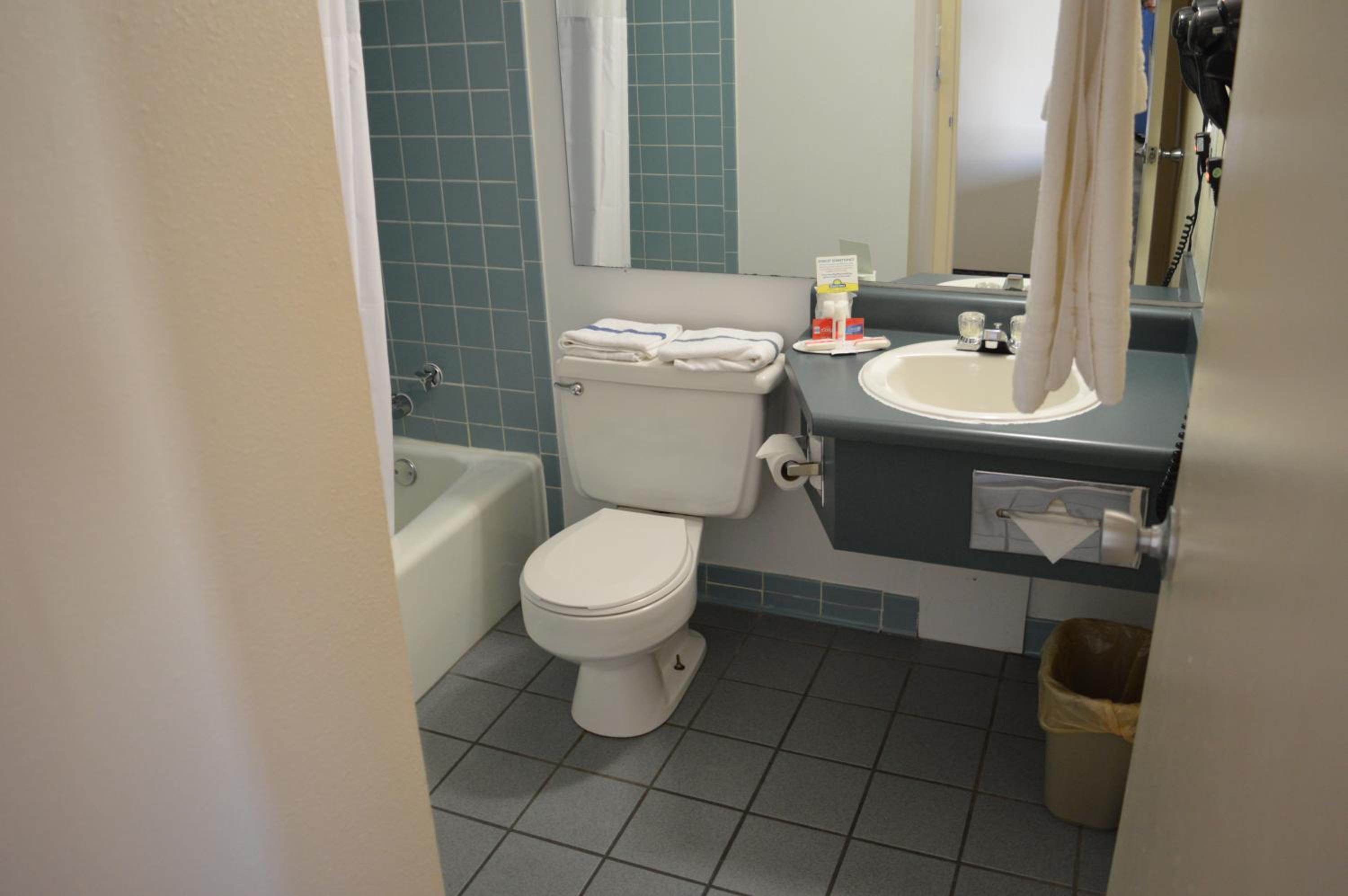 Queen Room photo 2