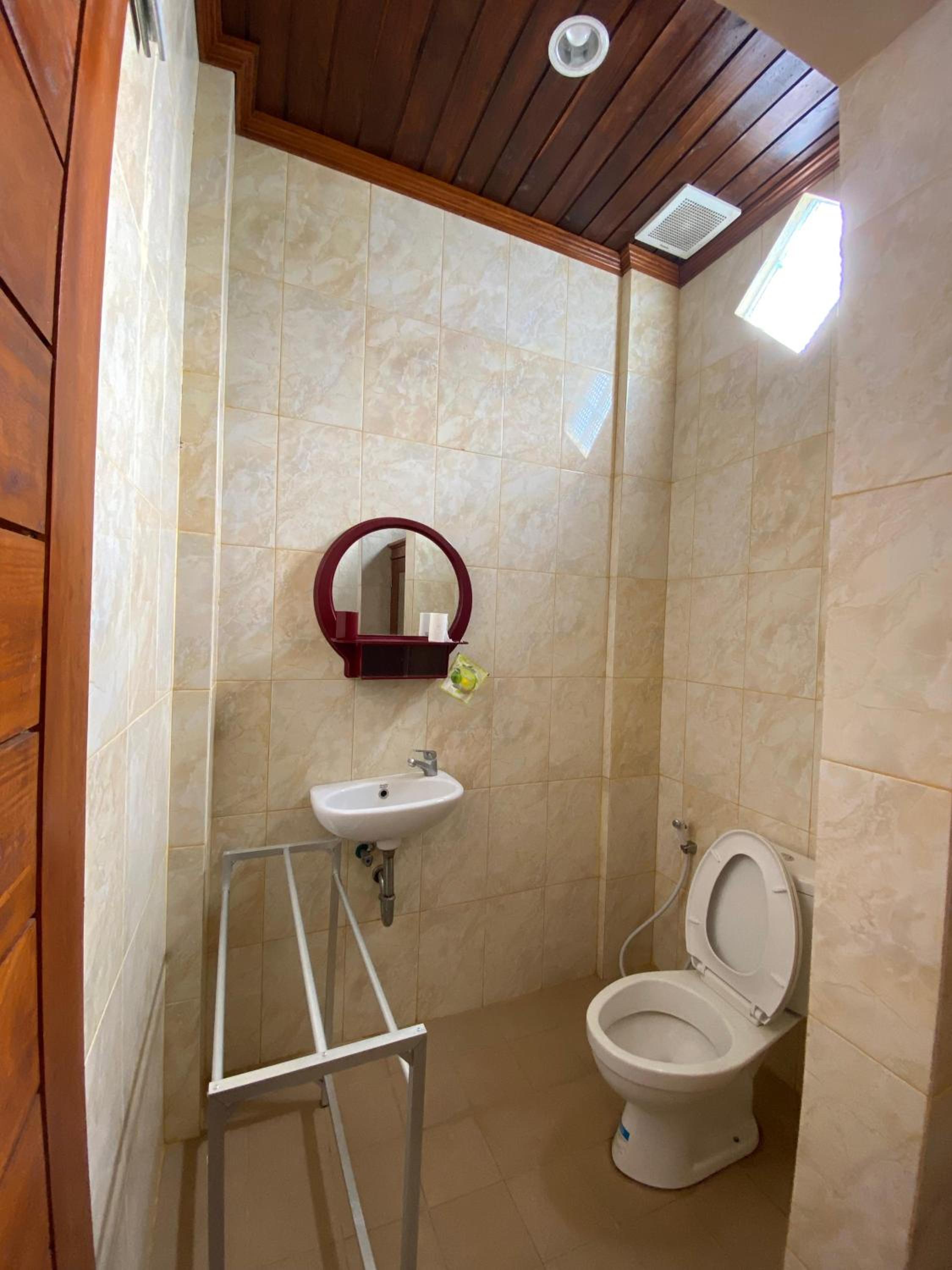 Standard Twin Room - Photo 6