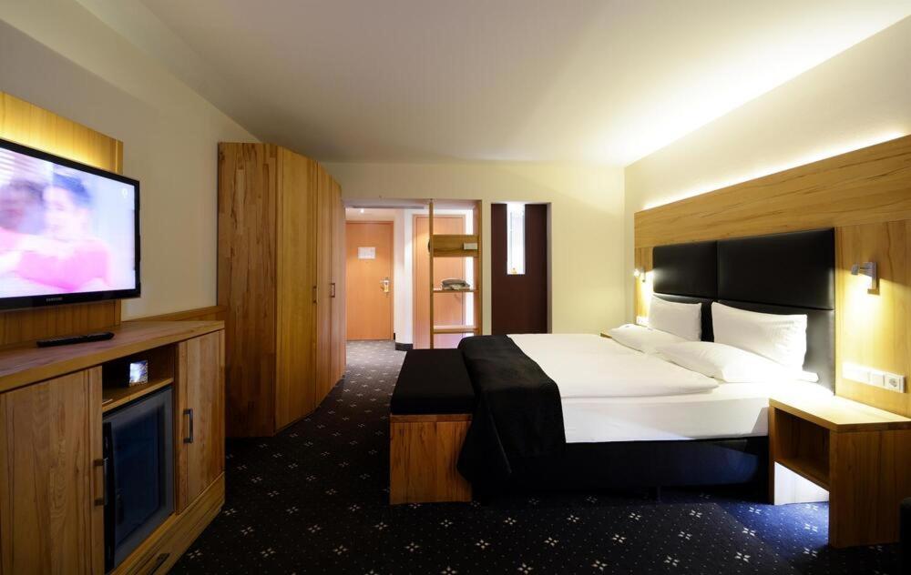 Deluxe Double Room with Balcony photo 2