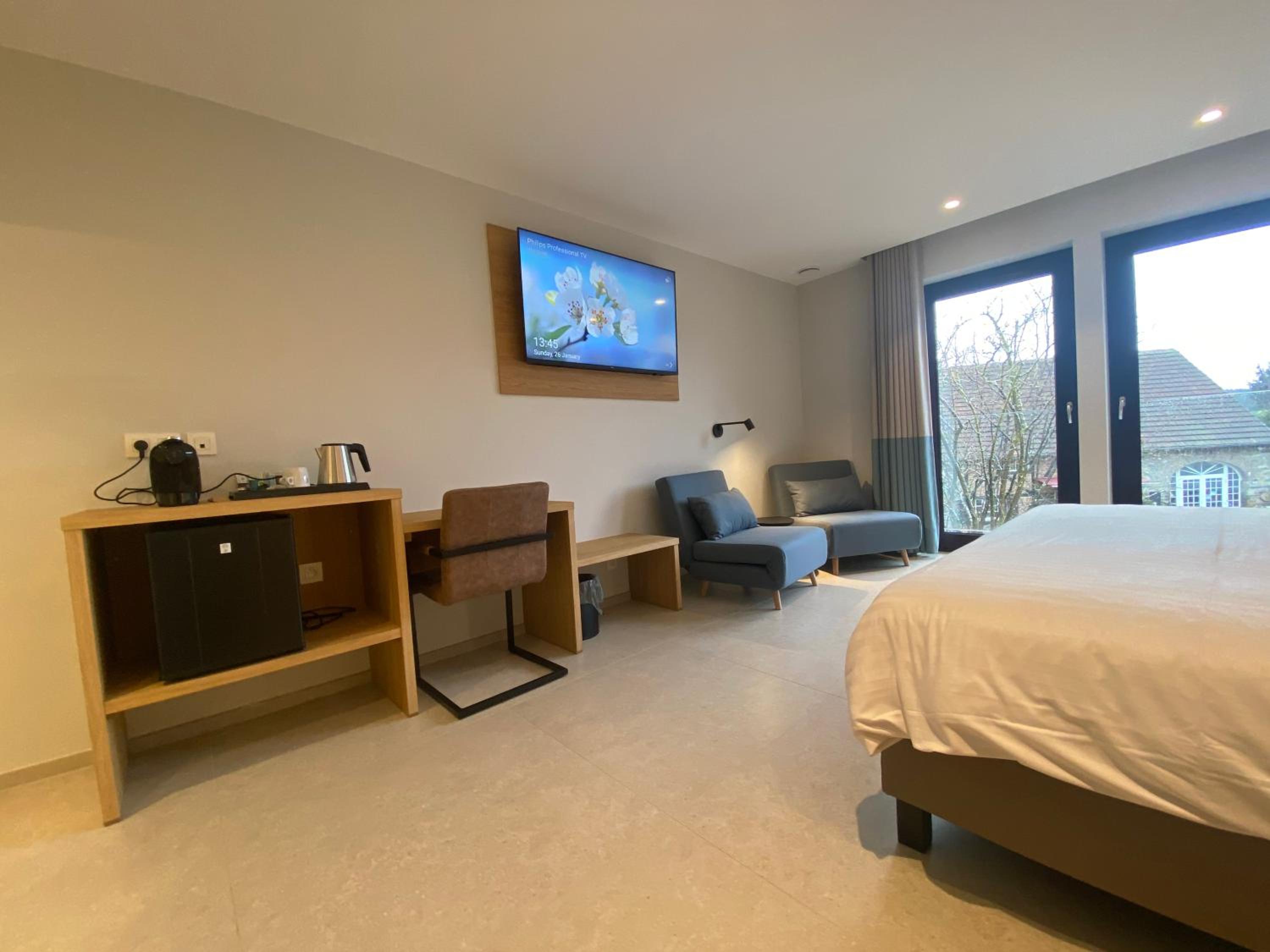 Deluxe Room (2 Adults + 1 Child) photo 3