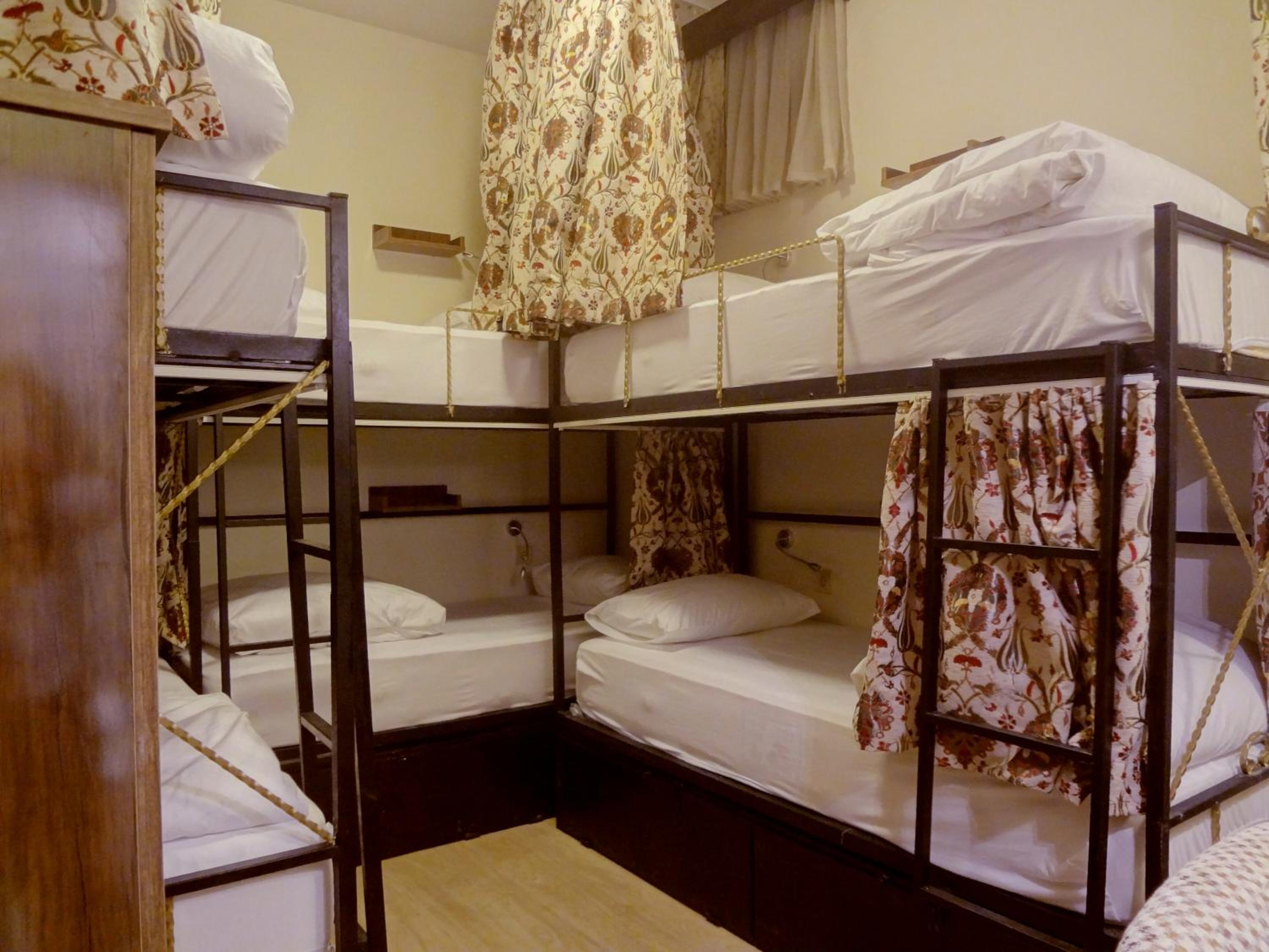 6 Bed Basement Female Dorm photo 3