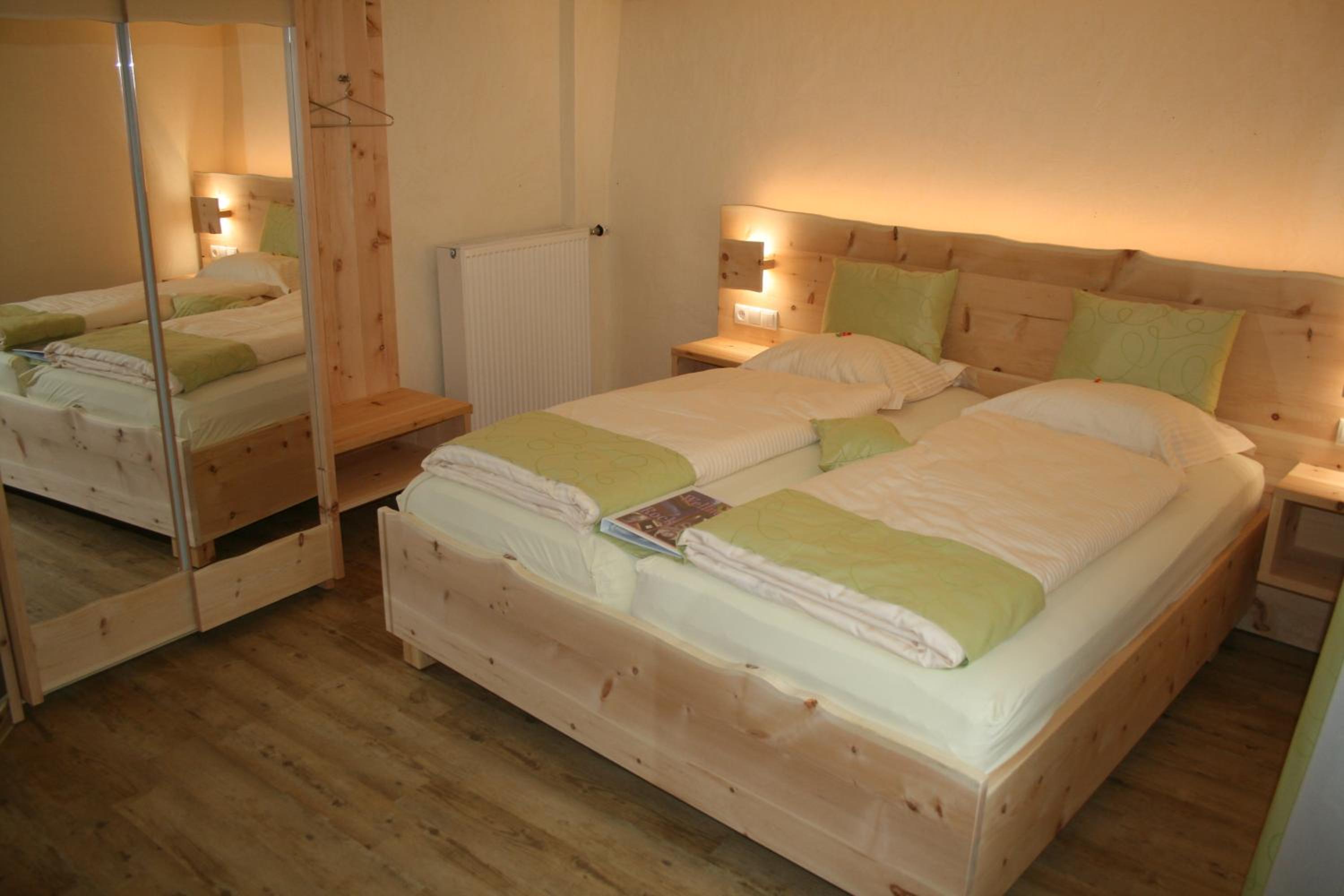 Double Room with Whirlpool - Photo 2