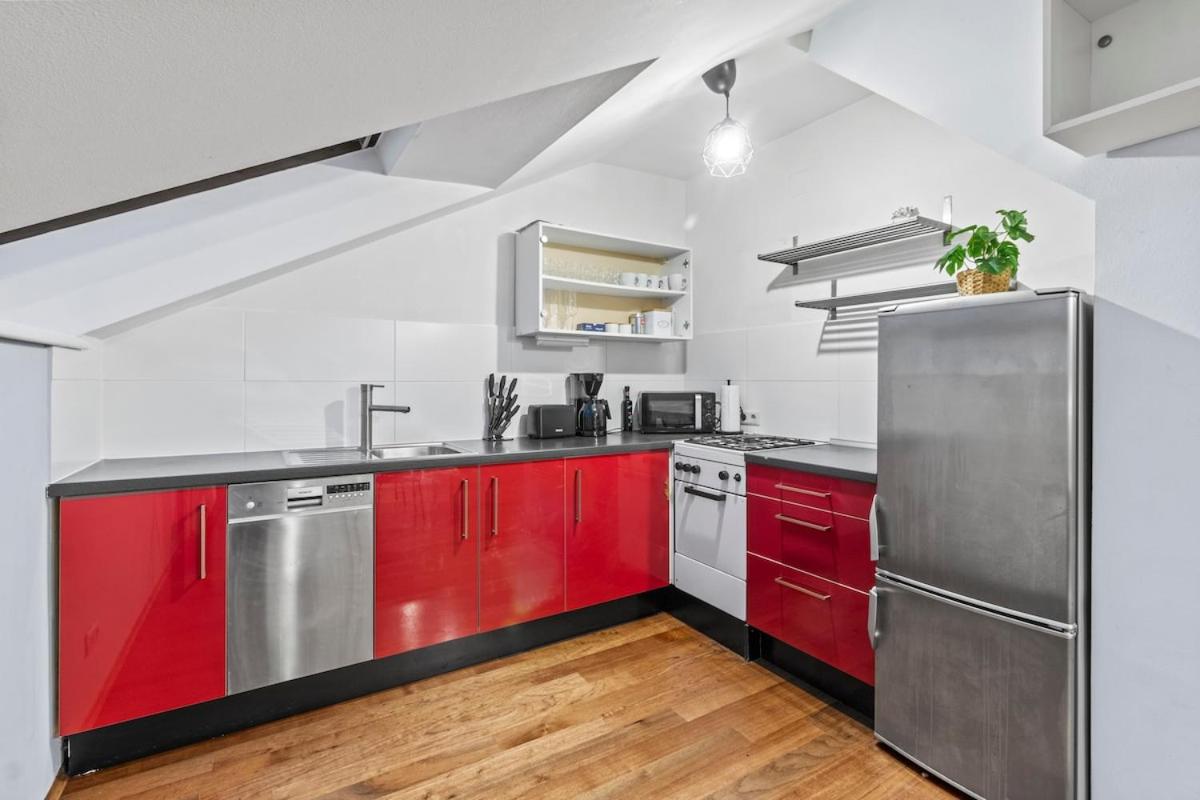 Spacious Lejlighed next to Shopping Mall with Balkon, Billede 9