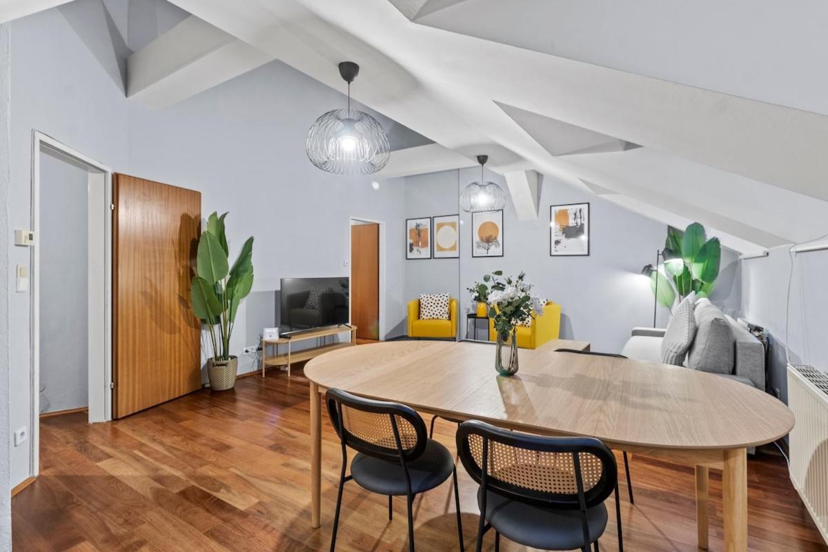 Spacious Lejlighed next to Shopping Mall with Balkon, Billede 7