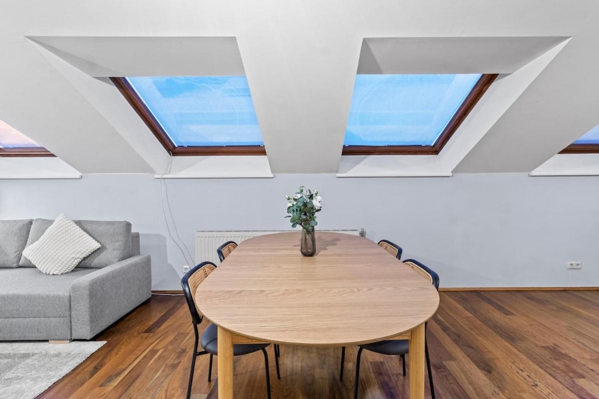 Spacious Lejlighed next to Shopping Mall with Balkon, Billede 6
