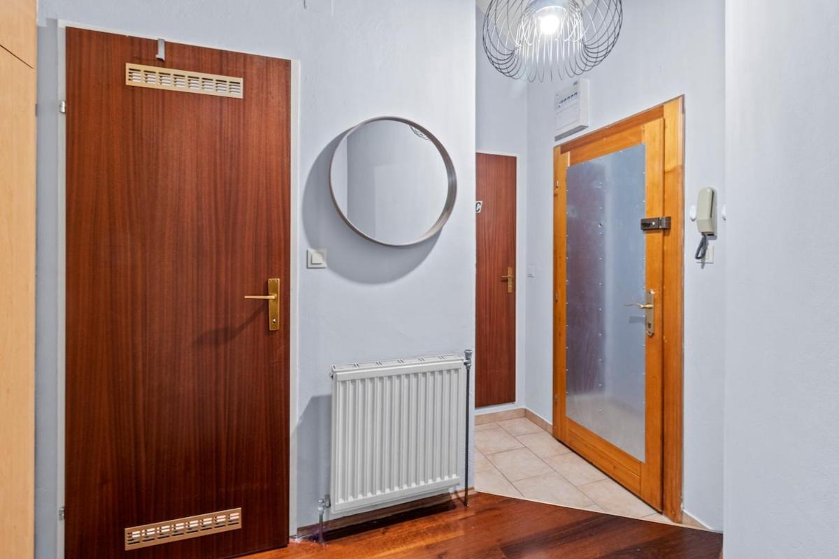 Spacious Lejlighed next to Shopping Mall with Balkon, Billede 15