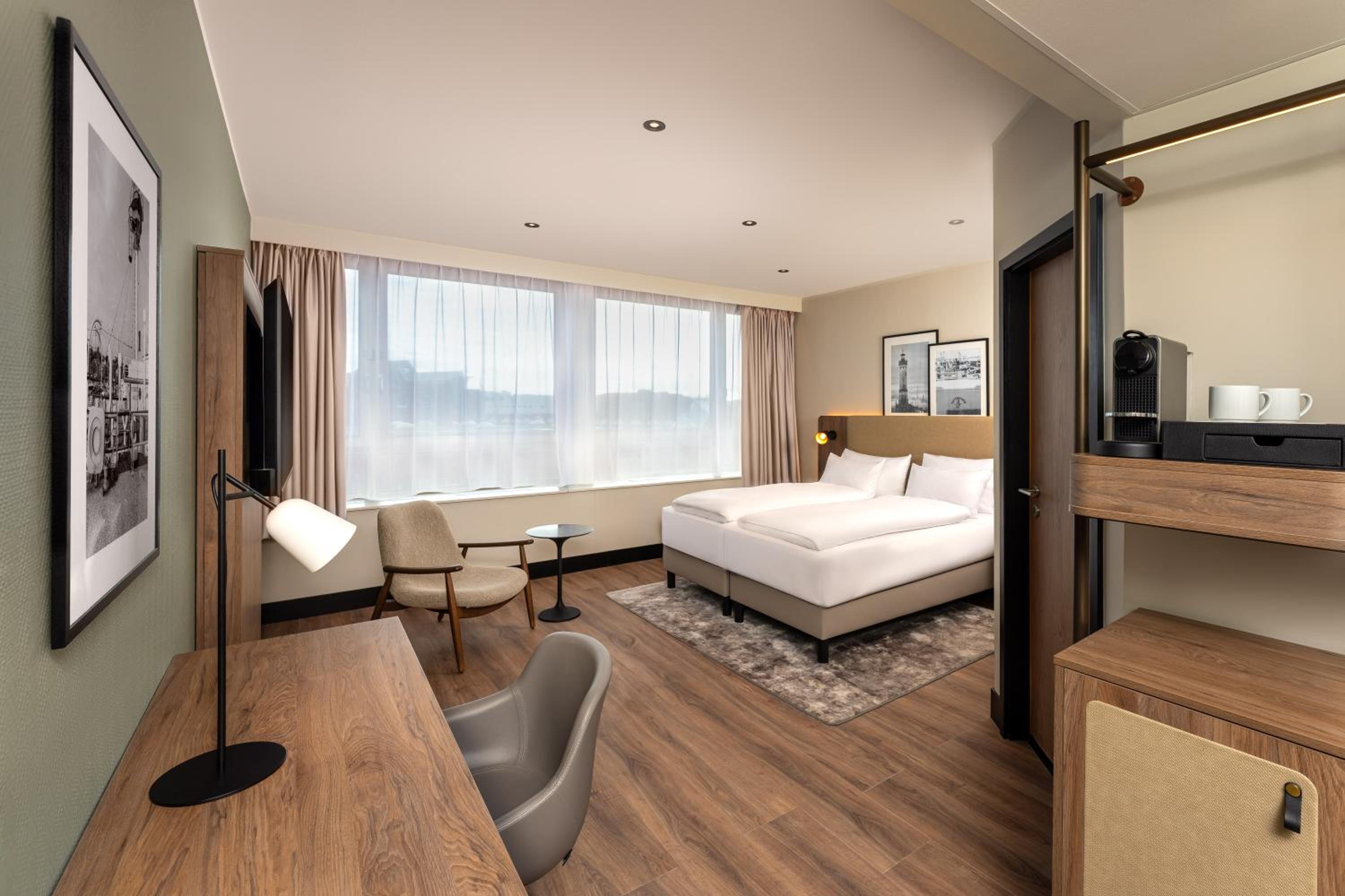 Superior Room - 1 Queen Bed
