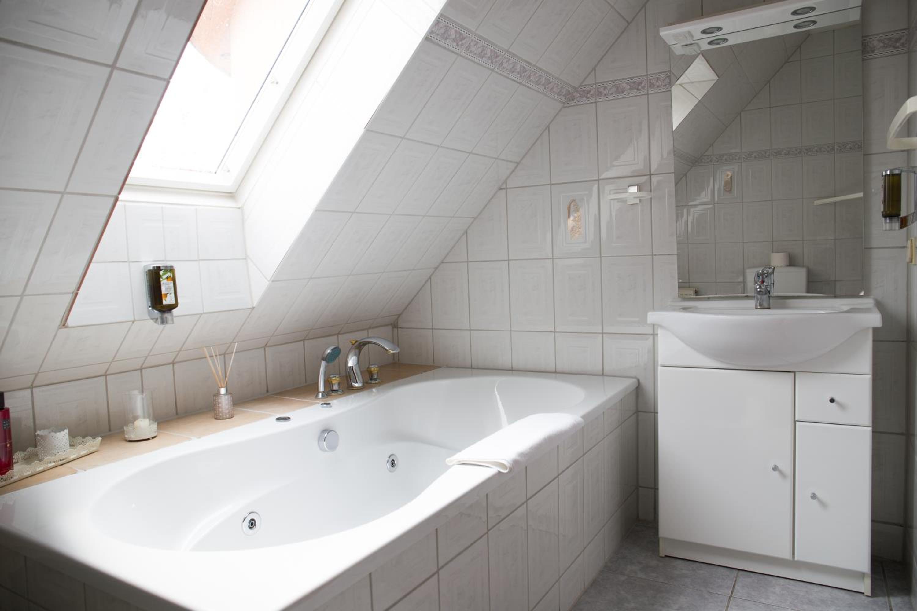 Deluxe Suite with Spa Bath