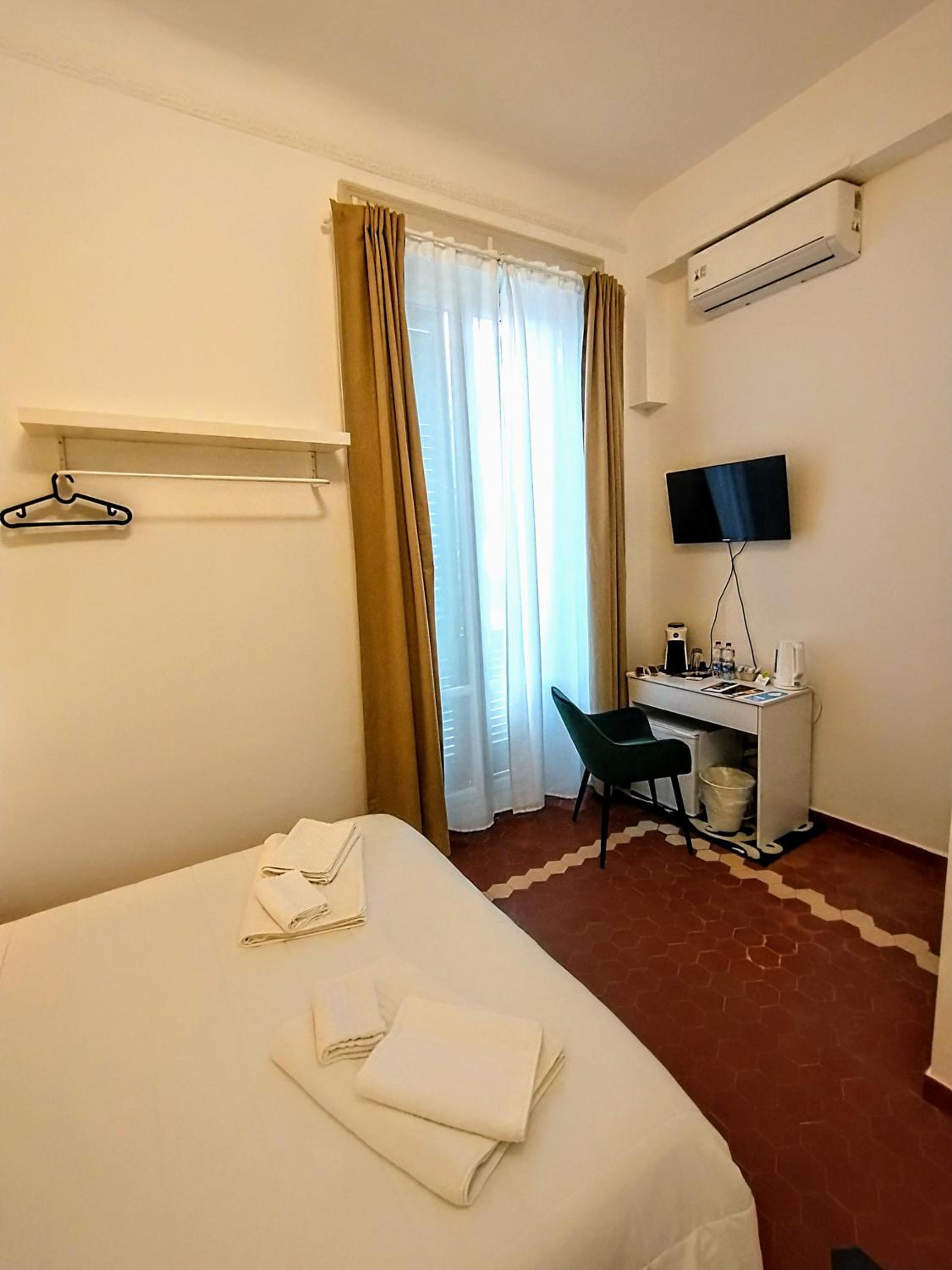 Small Double Room photo 3