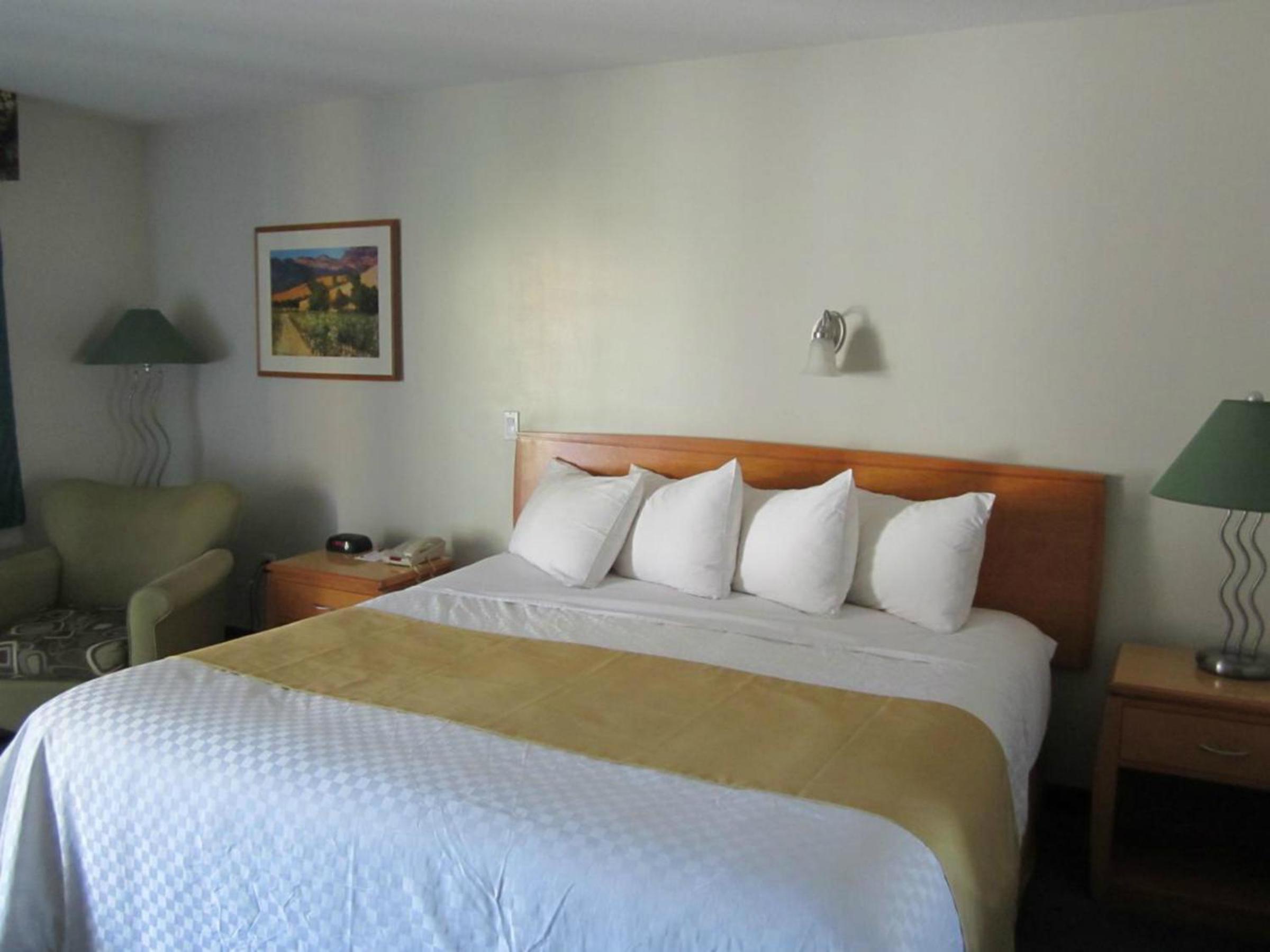 Queen Room - Non-Smoking - Photo 1