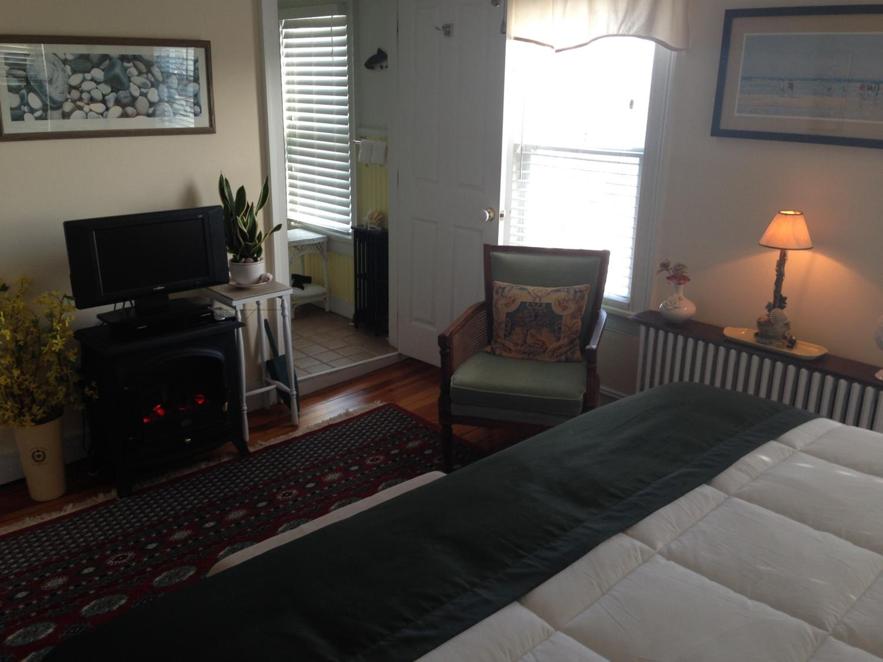 Shelter Island Room - King Waterfront   photo 2