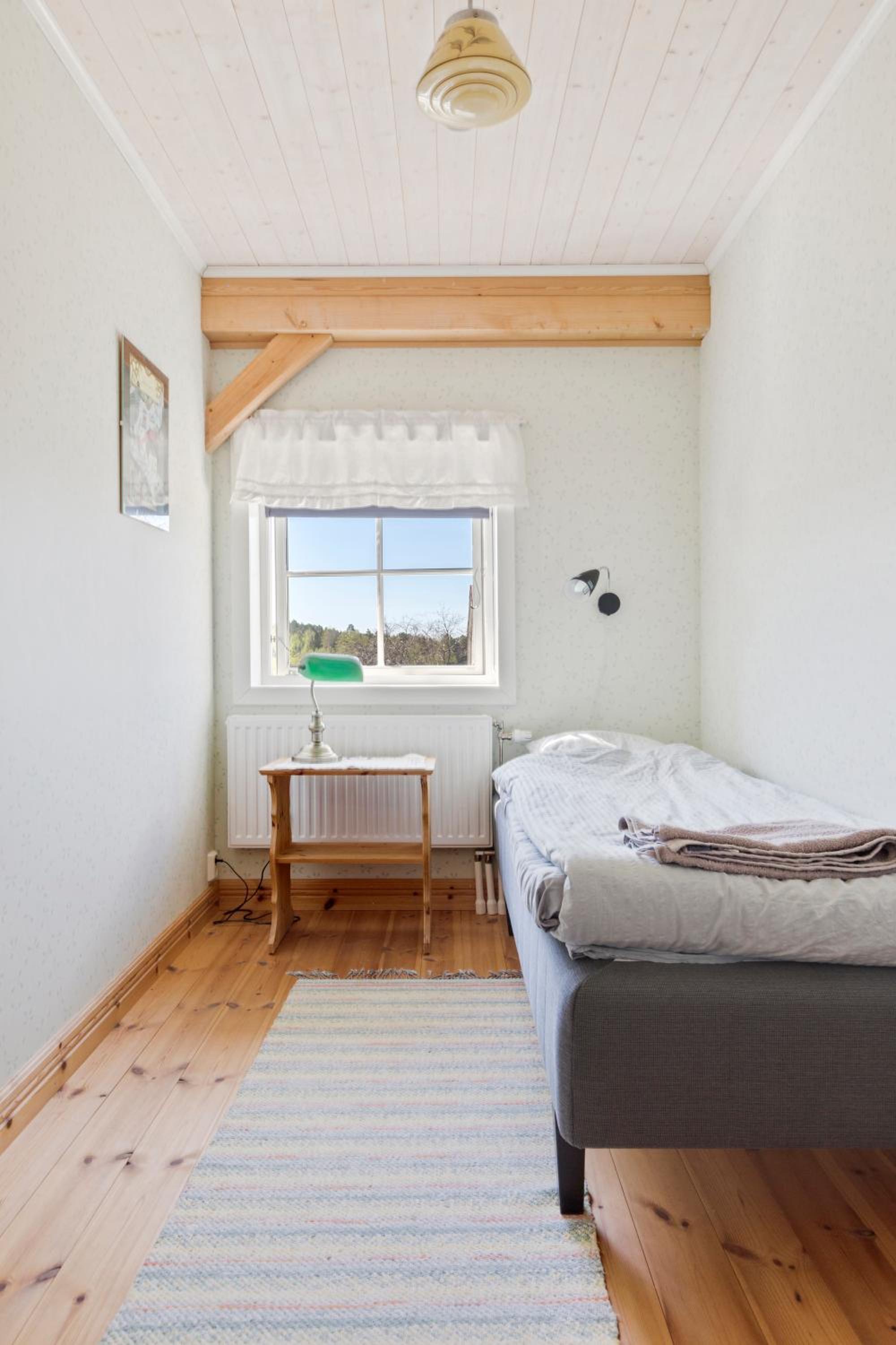 Single Room with Shared Bathroom photo 2