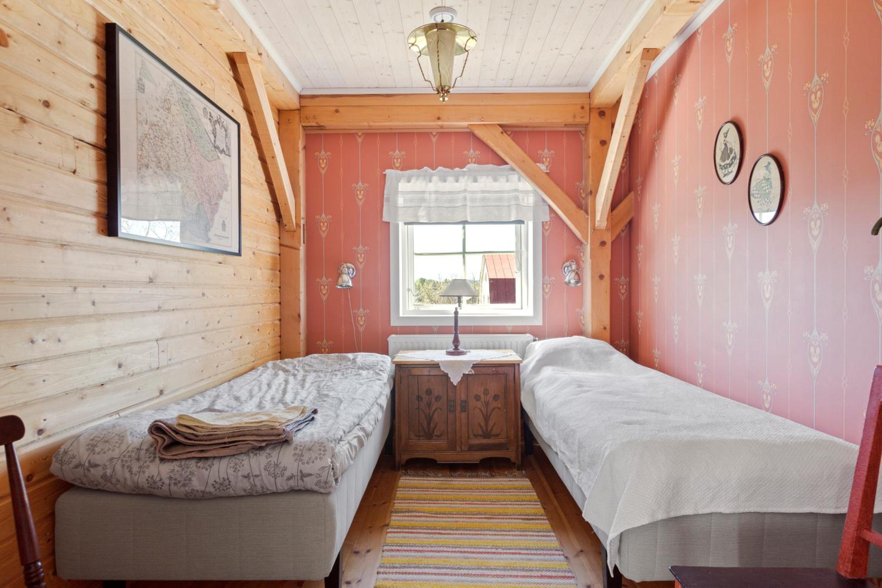 Double Room with Shared Bathroom photo 2