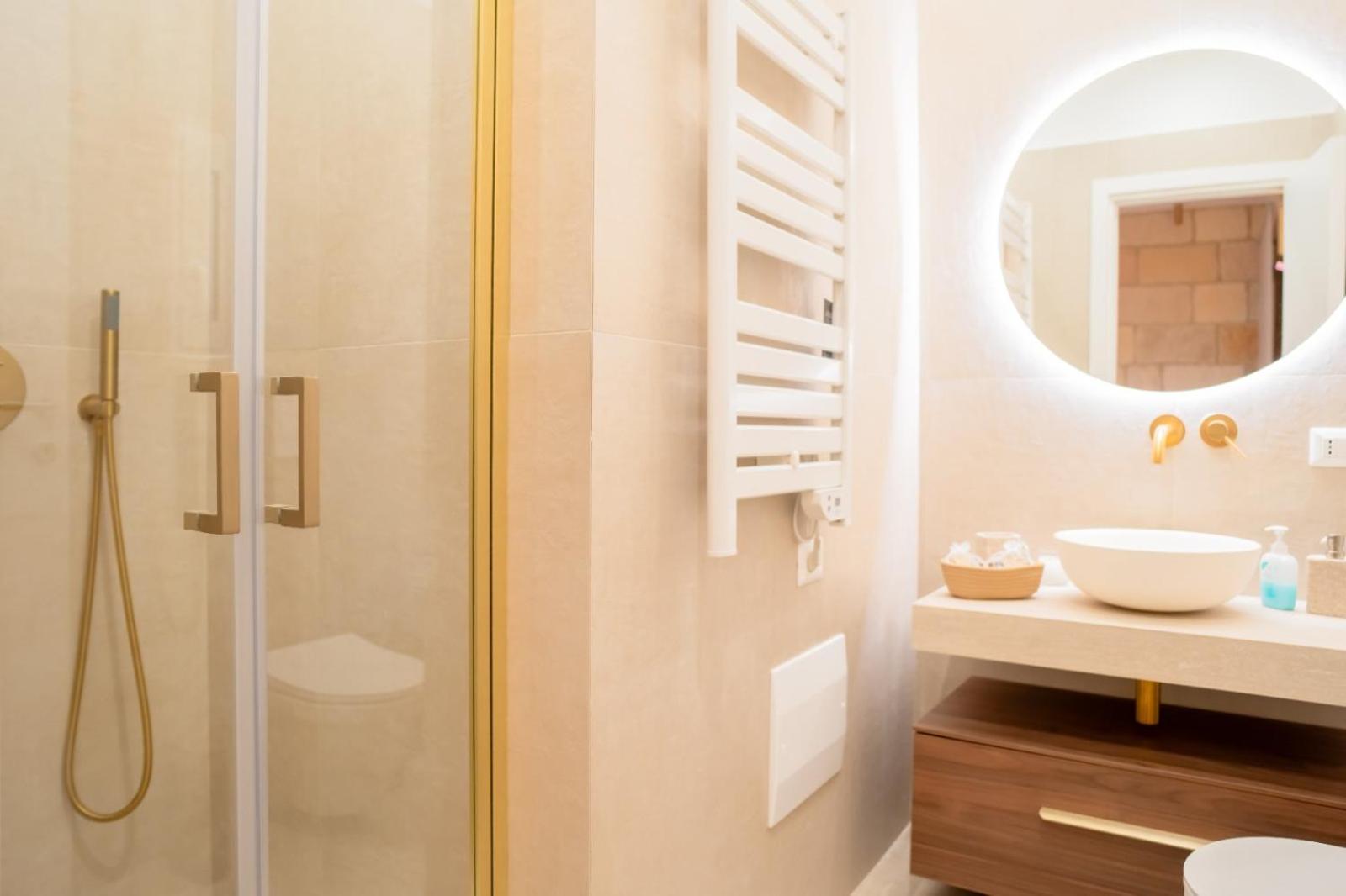 Queen Room with Spa Bath