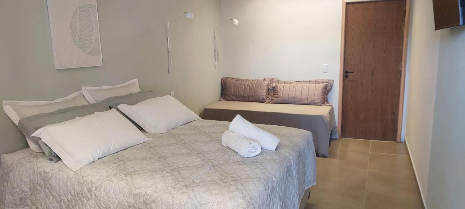 Queen Suite with Pool View photo 2