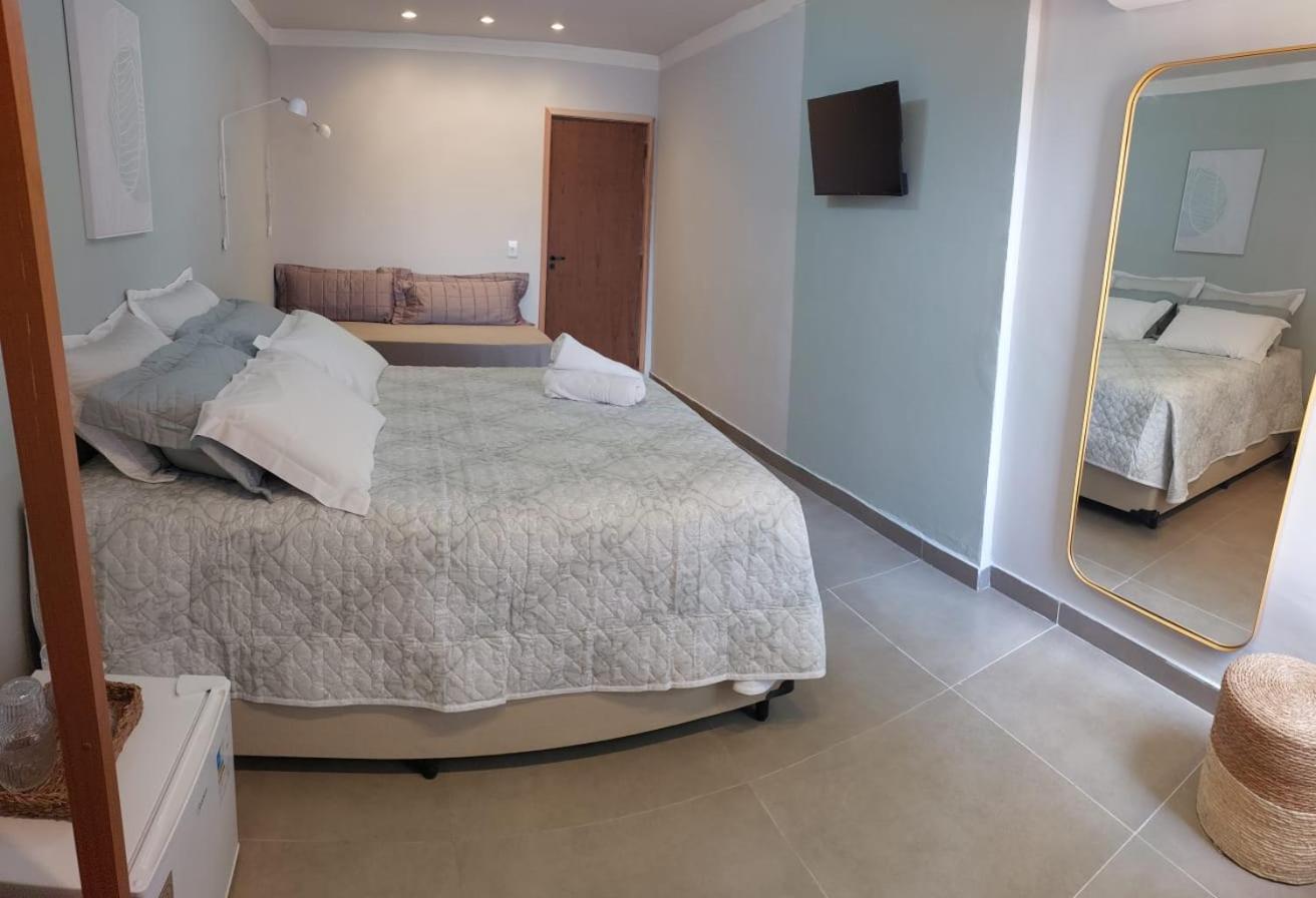Queen Suite with Pool View photo 3