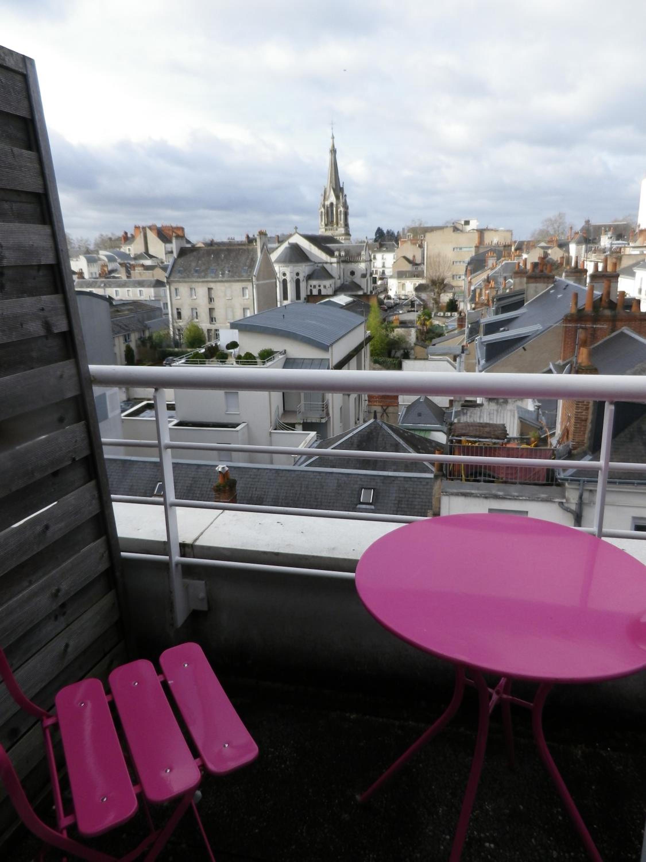 Studio with Balcony - Photo 3