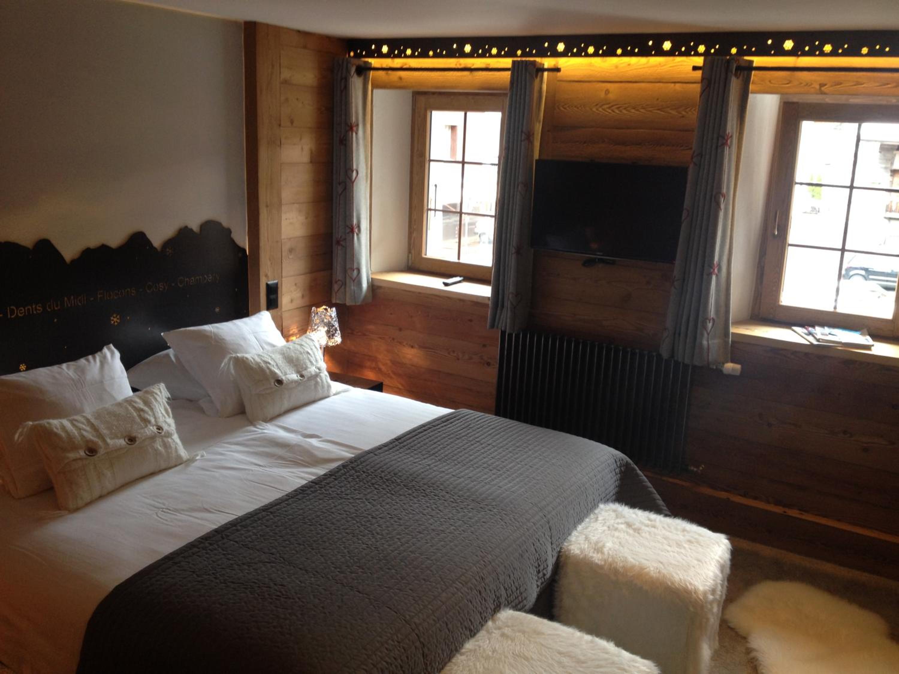 Double or Twin Room with Mountain View 1 photo 2