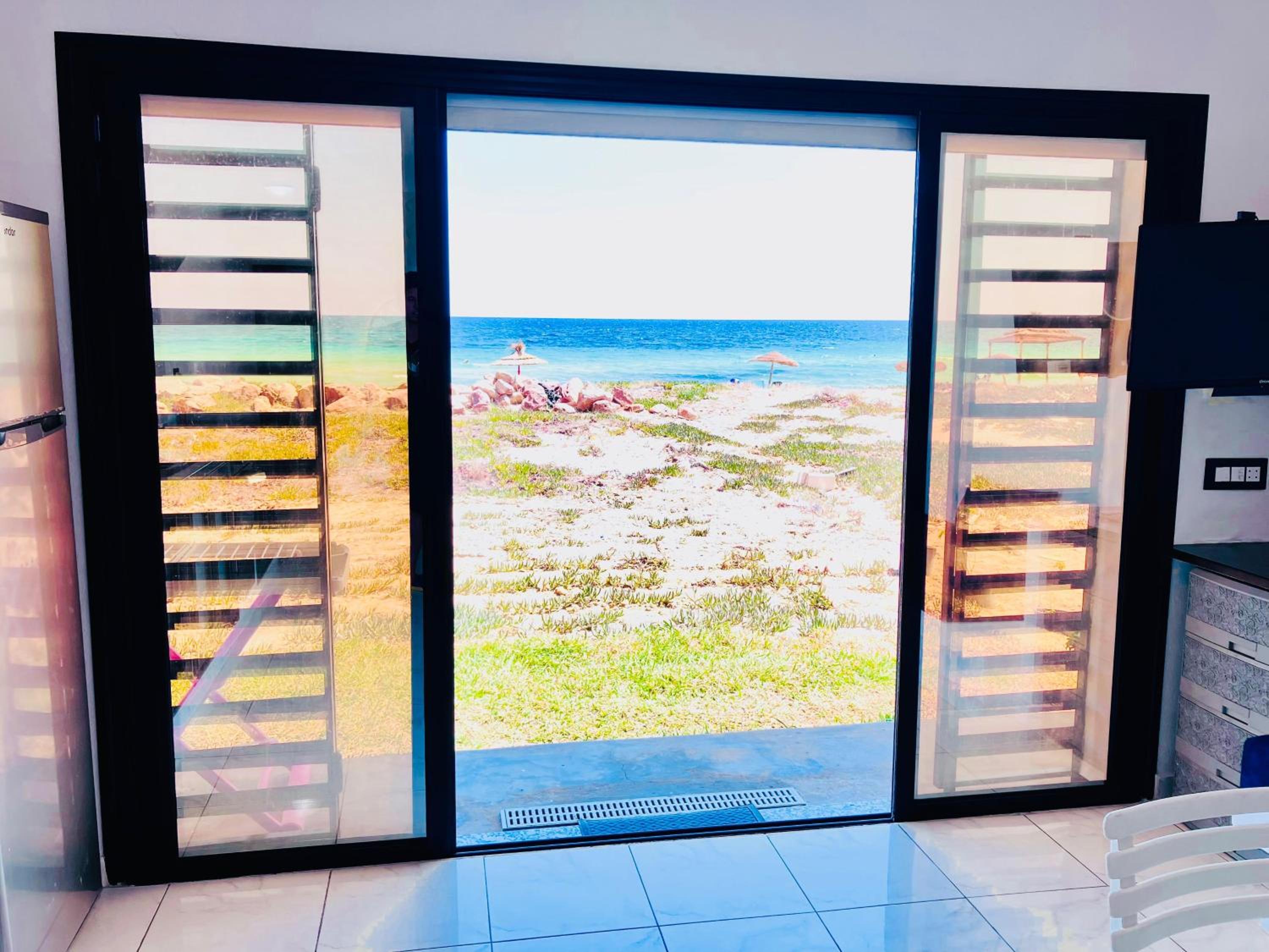 Luxury Beach Front Apartment Direct Beach Access Ground Floor photo 3