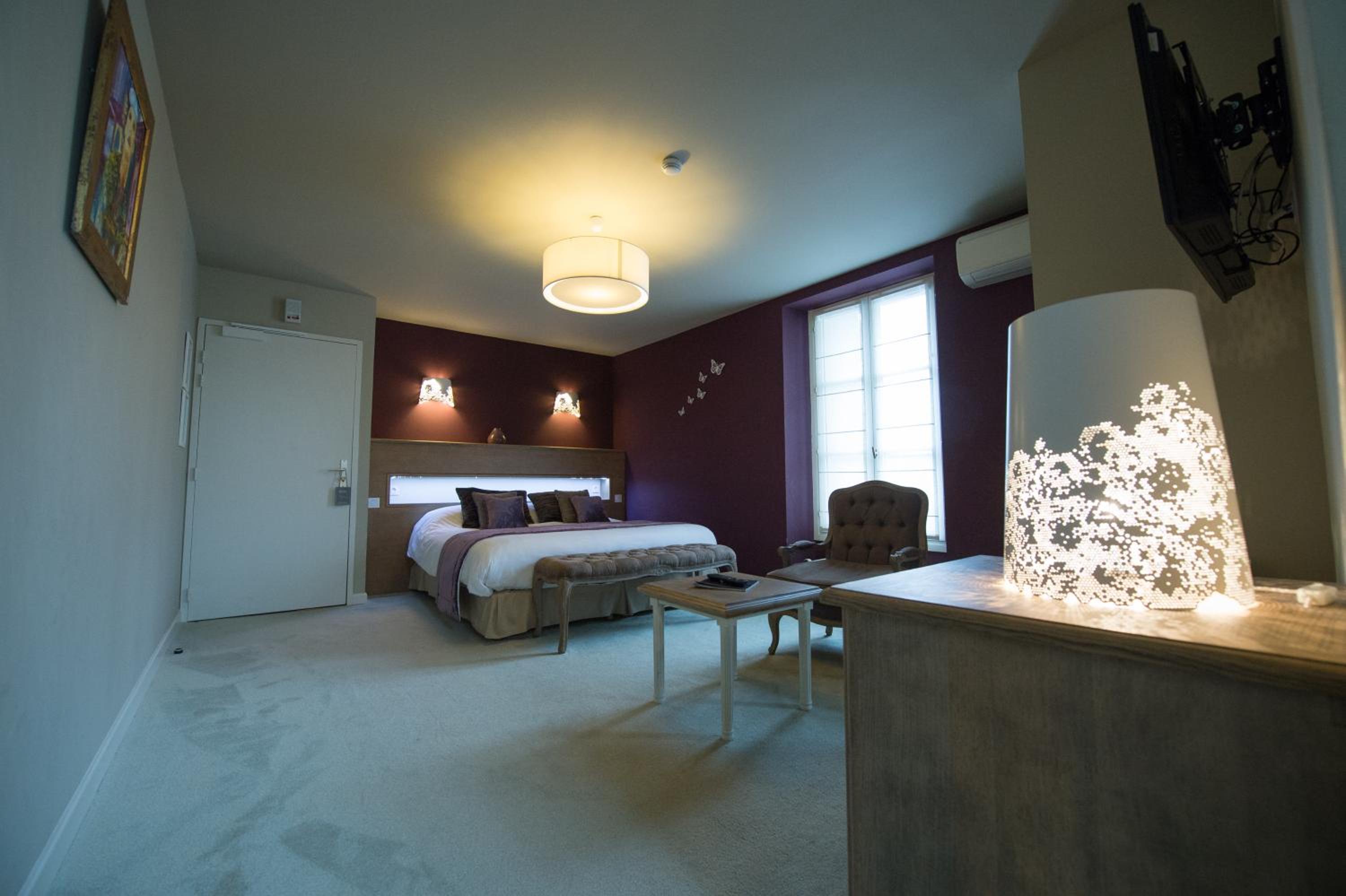Double Suite with Spa Bath - Photo 10