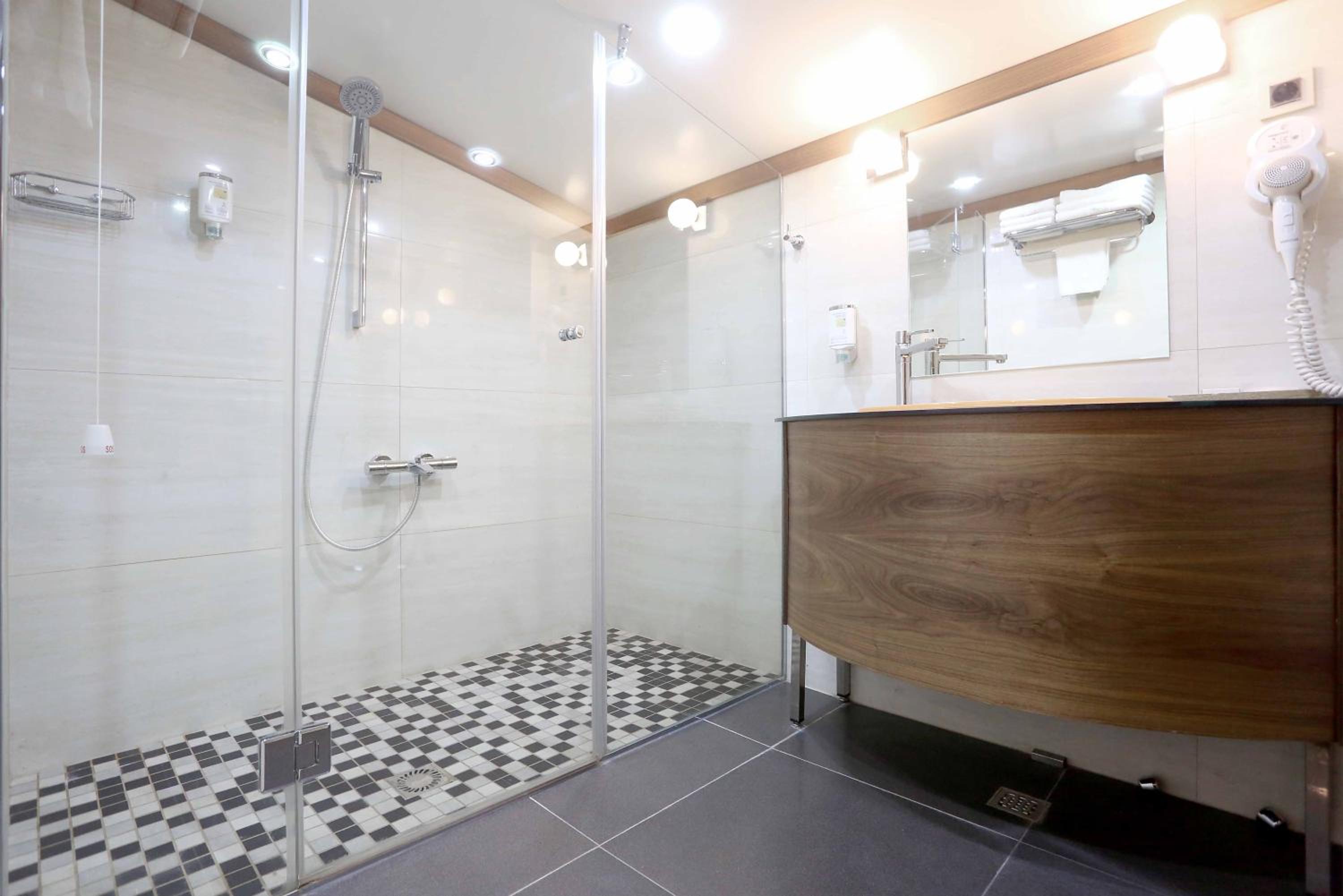 Triple Room - Photo 12