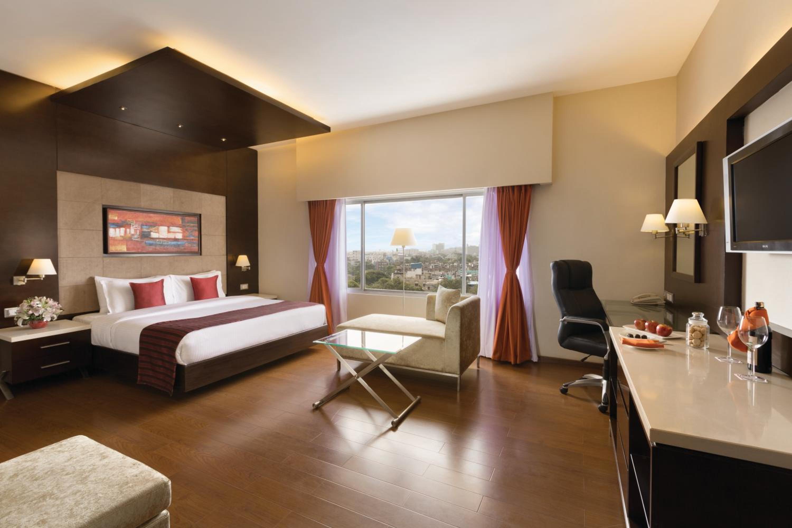 King Suite Non-Smoking - Book & Unlock Exclusive Deals photo 2