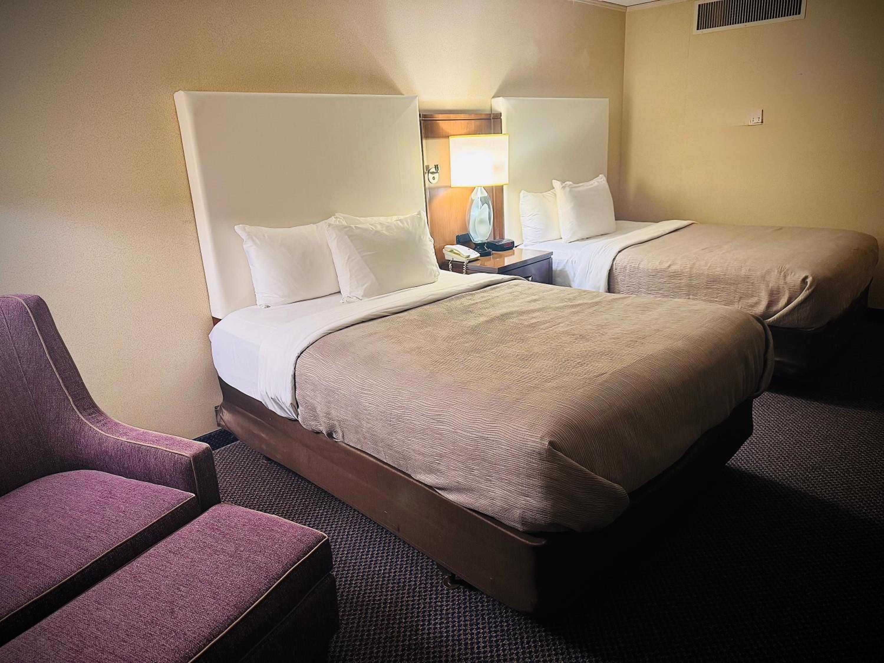 Double Room with Two Double Beds - Accessible/Non-Smoking - Photo 2
