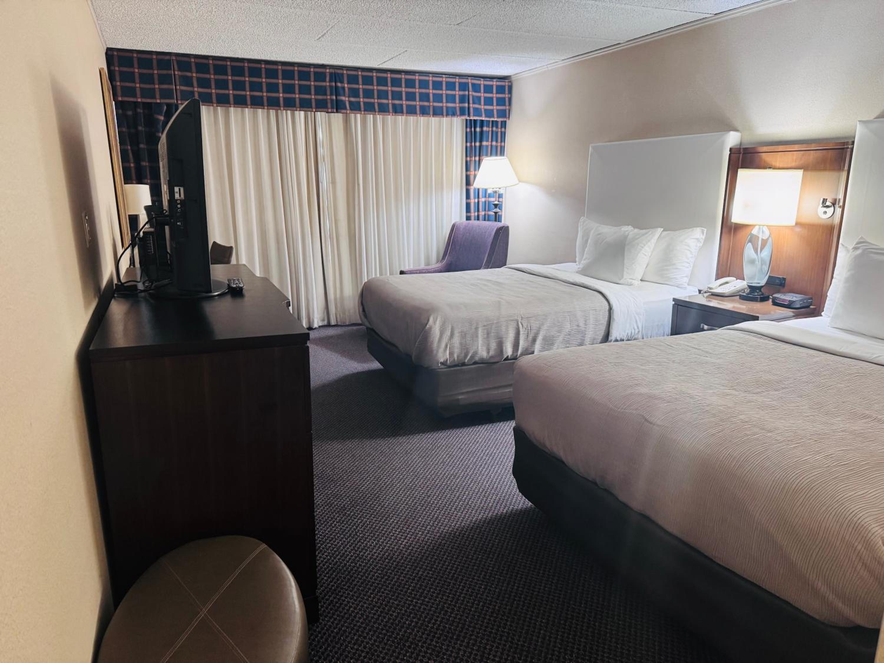 Double Room with Two Double Beds - Accessible/Non-Smoking - Photo 1
