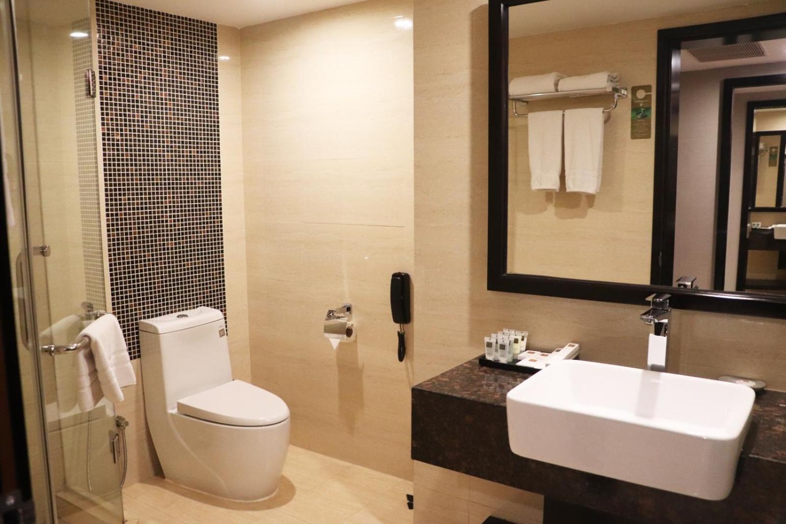 Executive Club King Room (Access to the Club Lounge for guests aged 18 or above) - Photo 3
