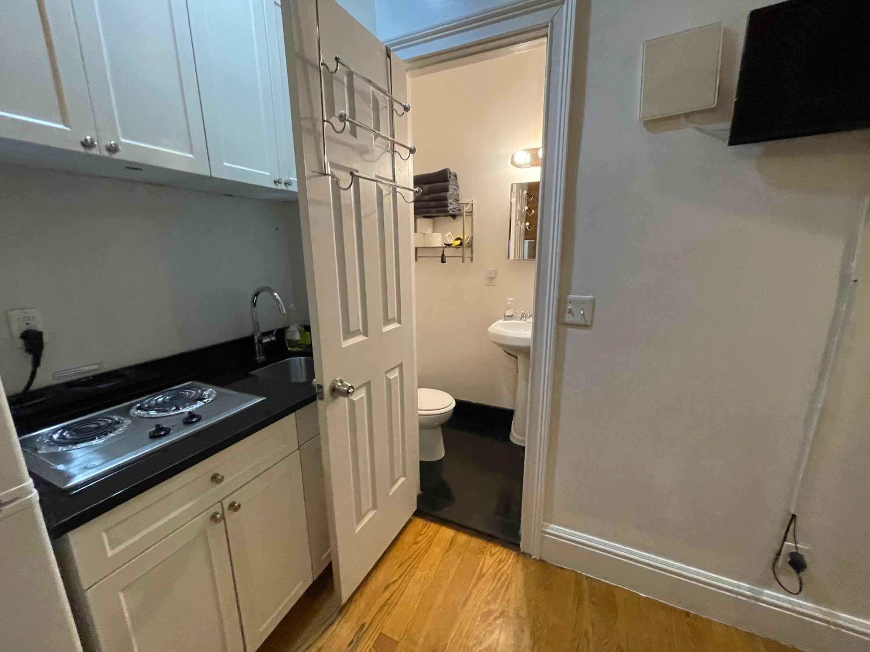 One-Bedroom Apartment - Non-Smoking photo 1