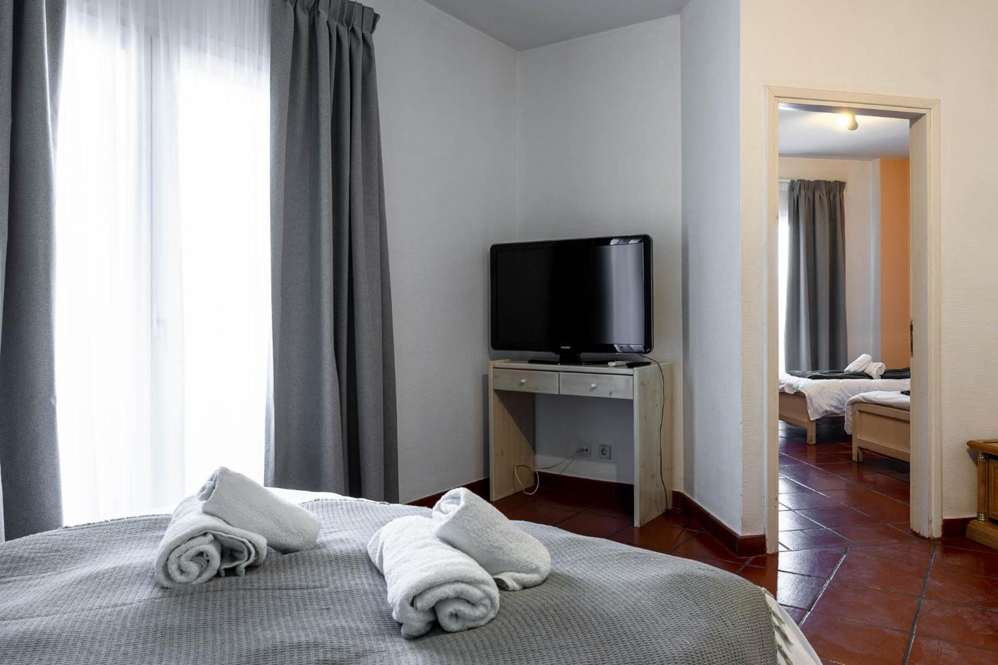 Two-Room Apartment - Photo 2