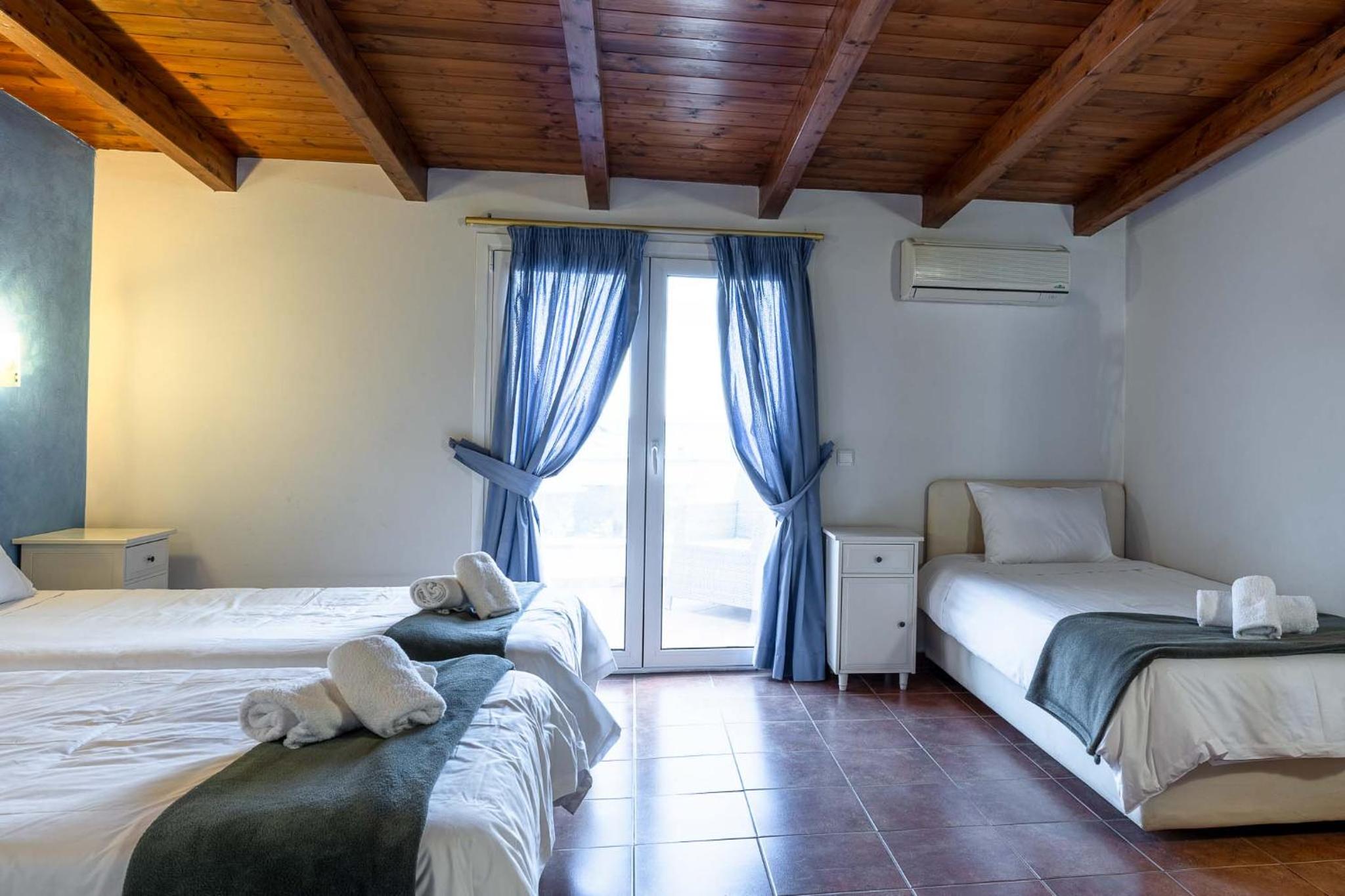 Quadruple Room - Photo 1
