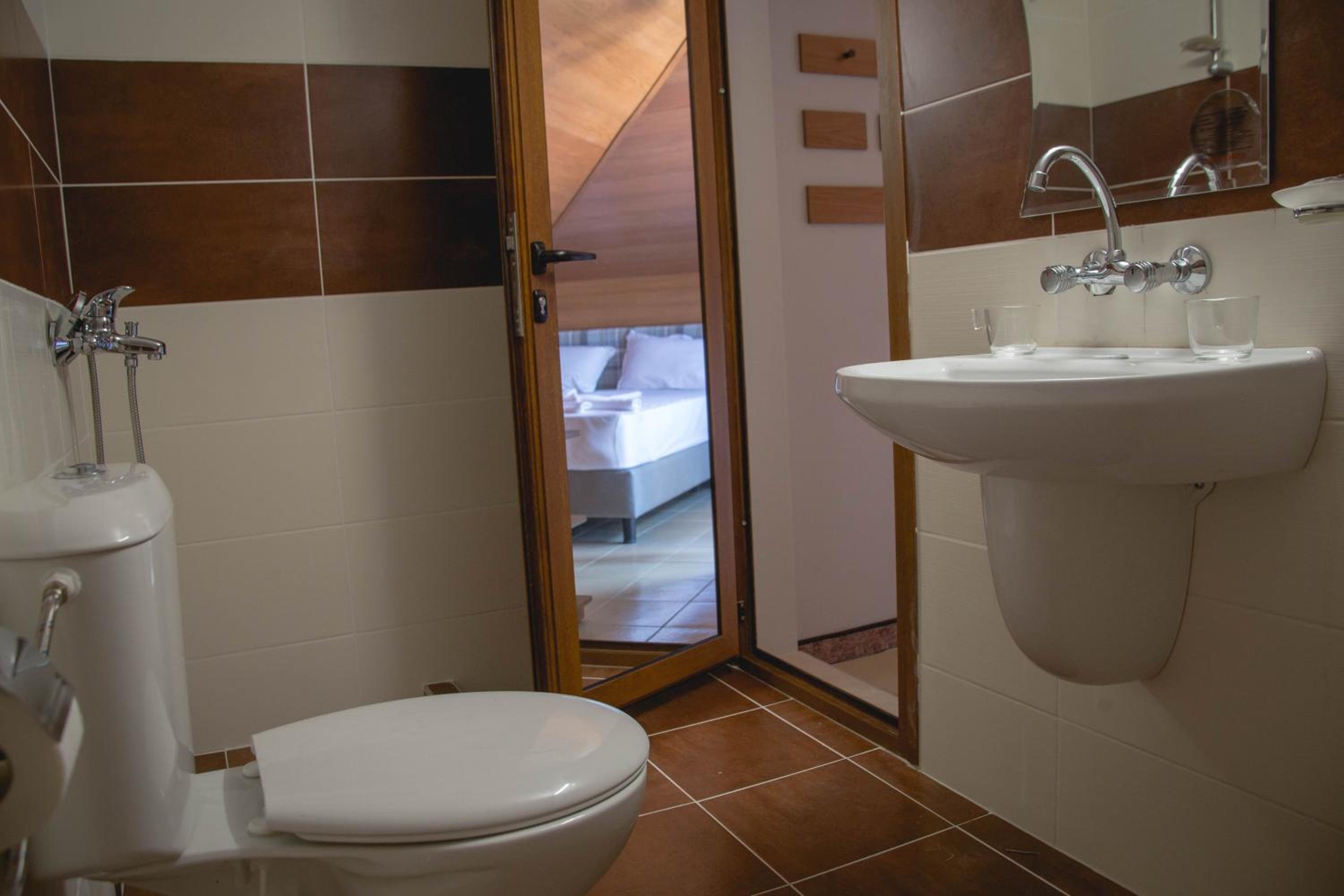 Double Room with Balcony - Attic Room photo 3