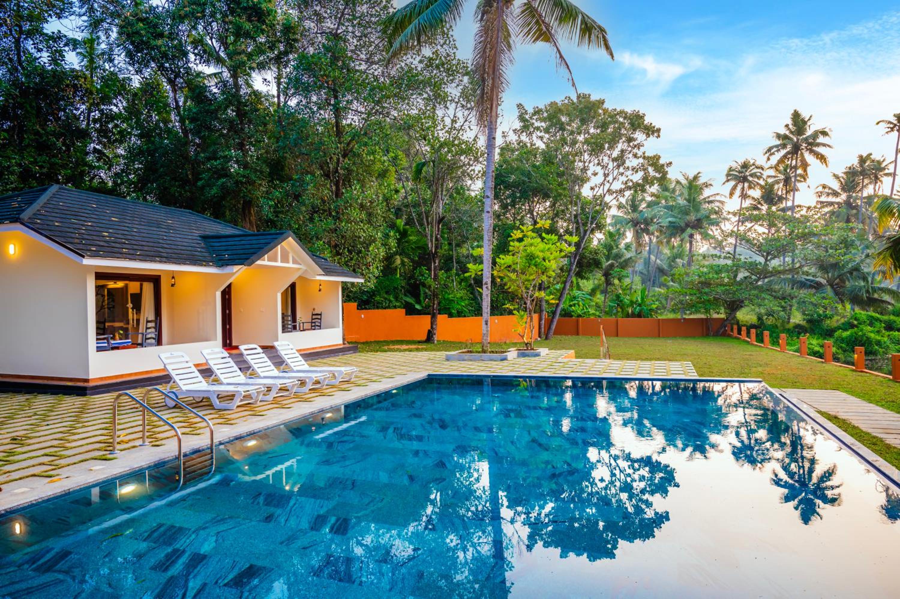 Lakeview Family Cottage with Private Pool photo 1