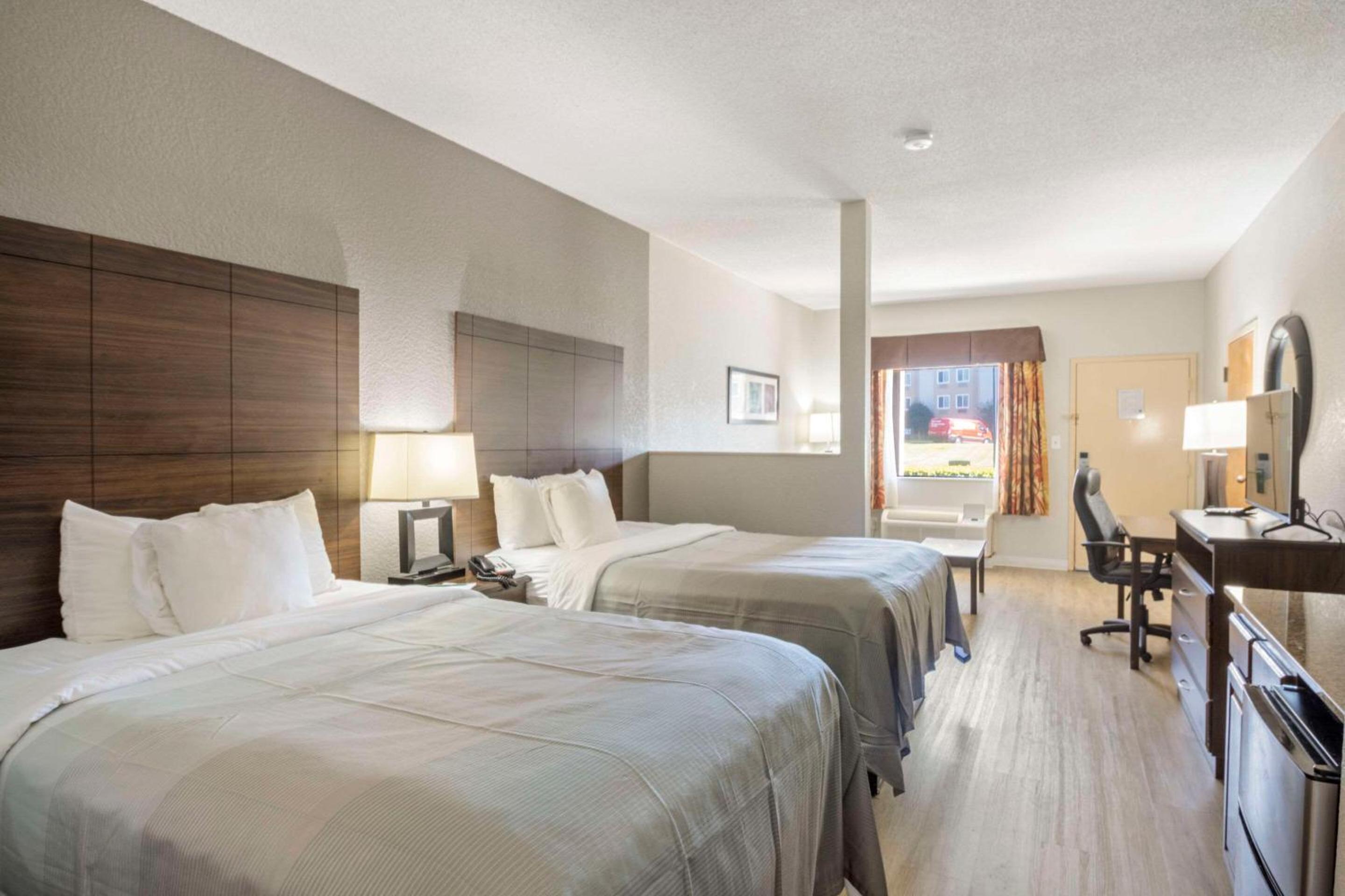 Efficiency Suite with Two Double Beds - Non-Smoking - Photo 3