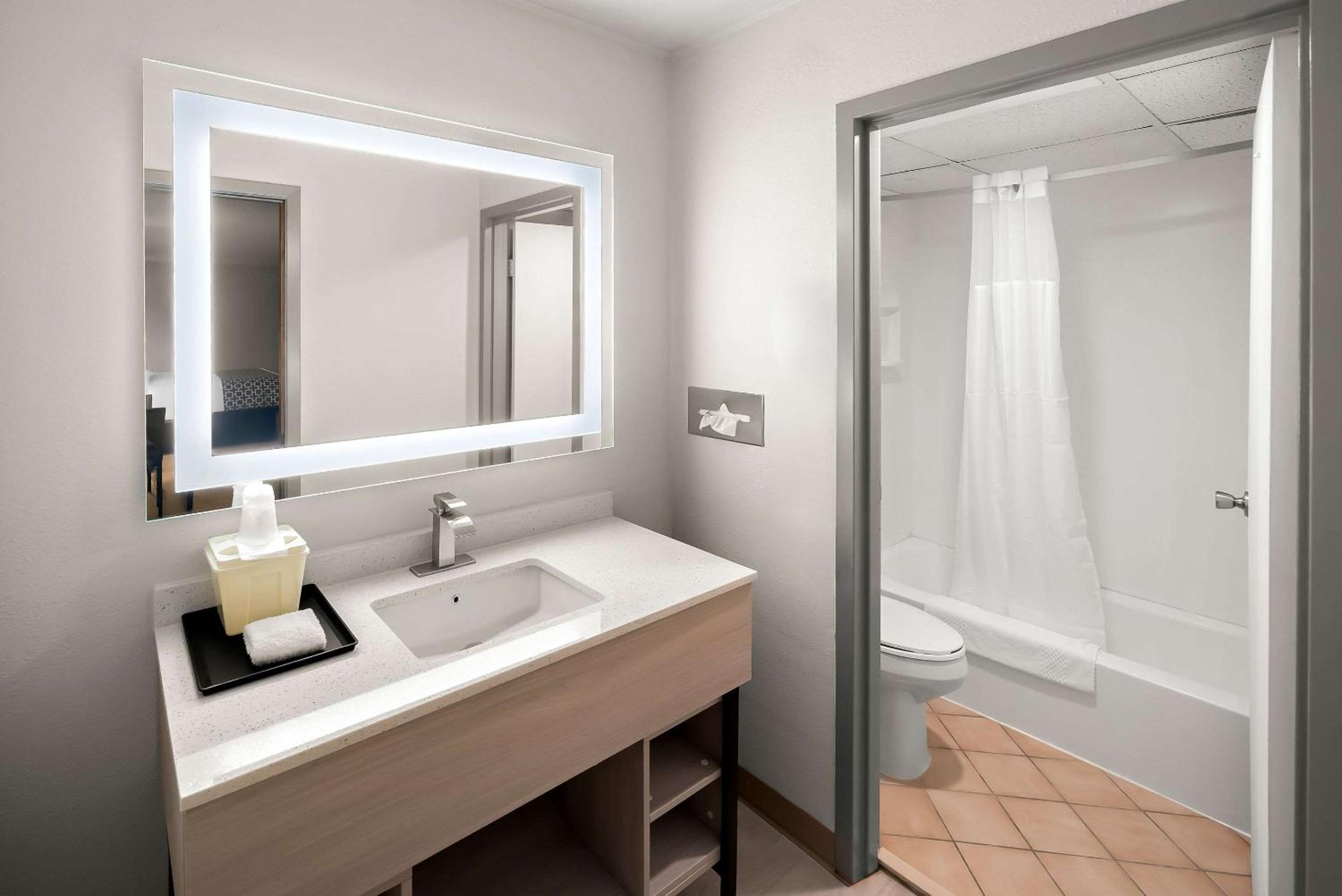 One Room Suite with 2 Double Beds - Non Smoking