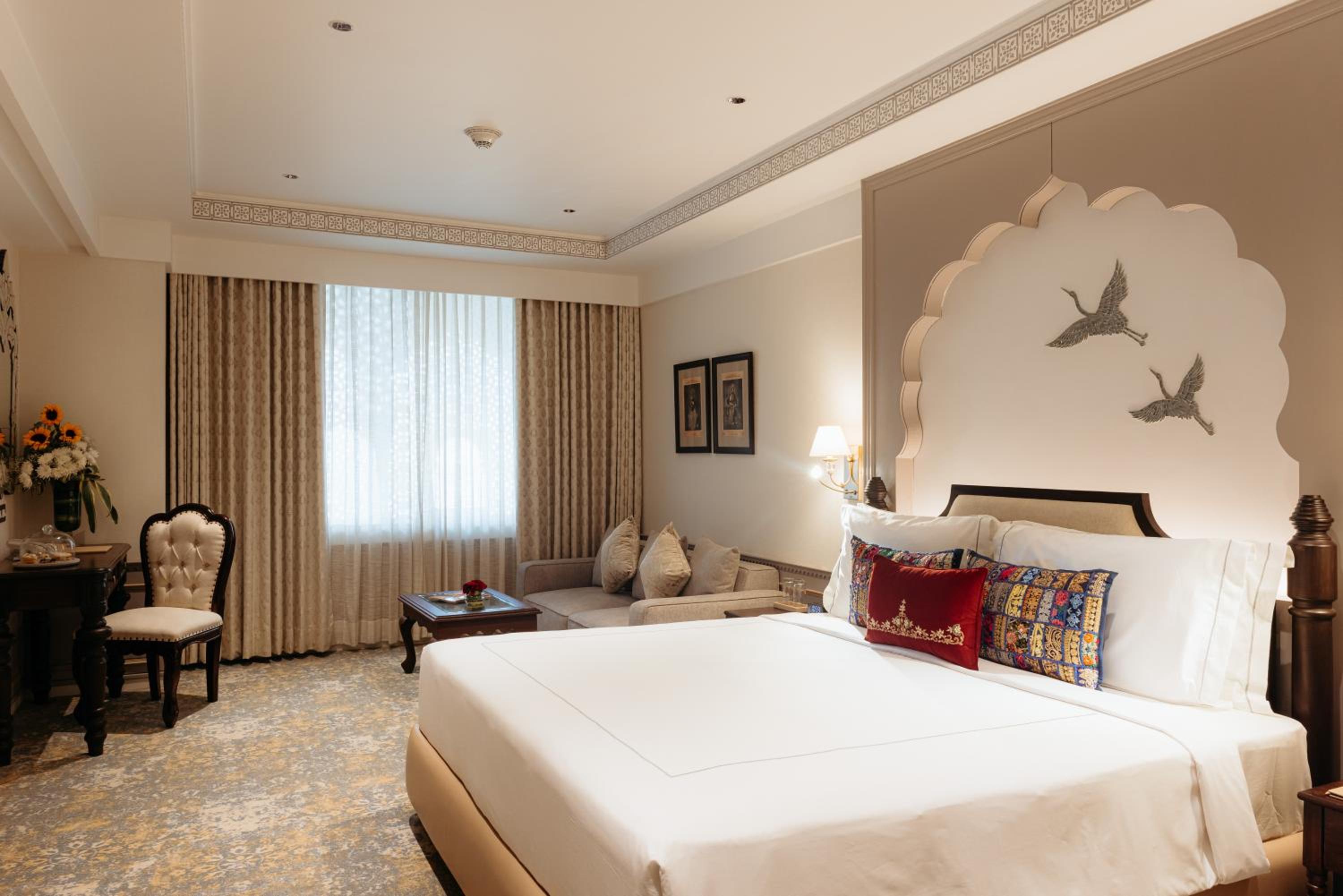 Deluxe Room - Enjoy 20% on all hotel services,90 mins SPA at the cost of 60 mins, 4 pints of beer on arrival,4 Pcs of laundry, 1+1 on selected beverages at Sheesh Mahal (12PM-6PM), Complimentary Evening Hi Tea - Photo 3