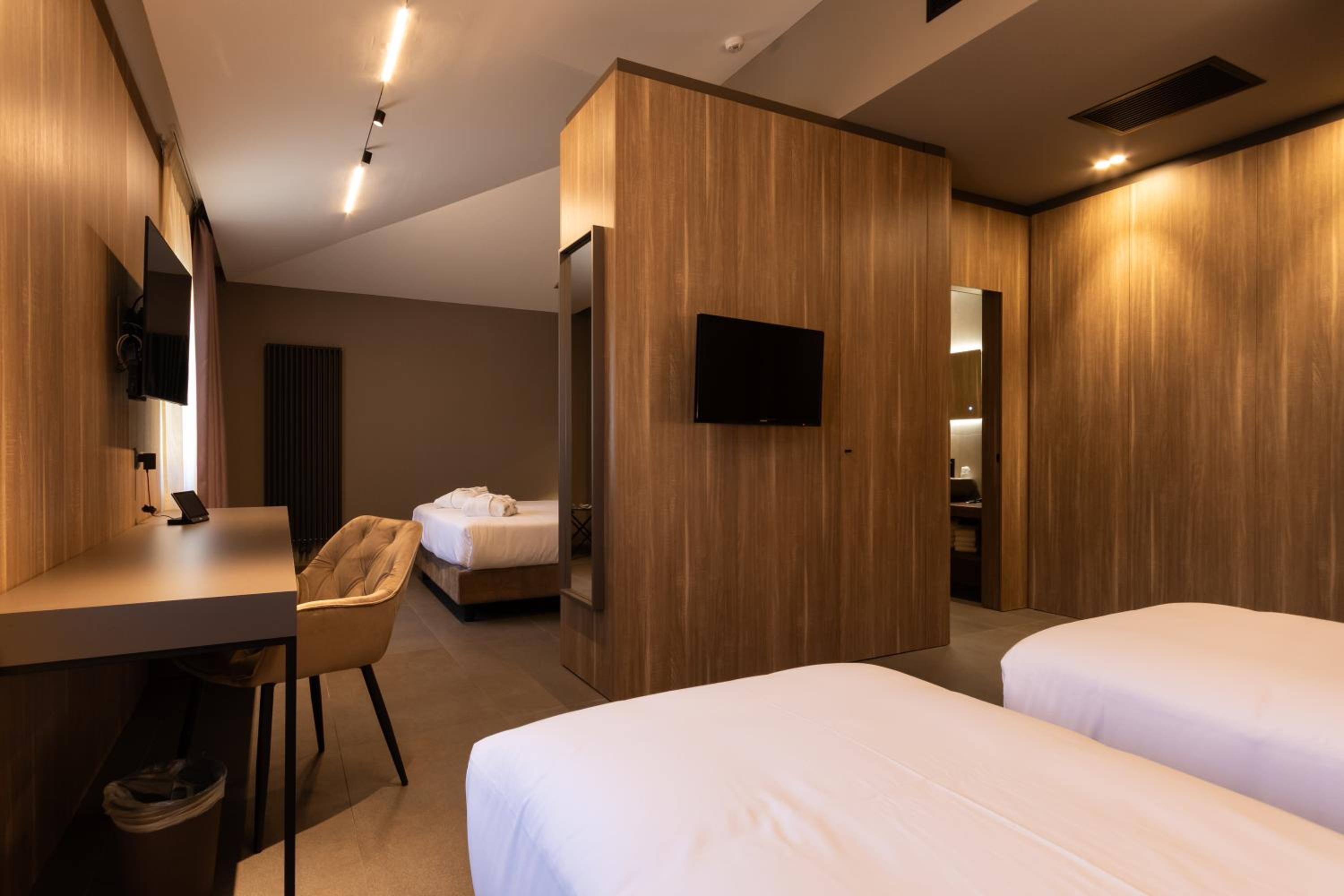 Deluxe Family Room