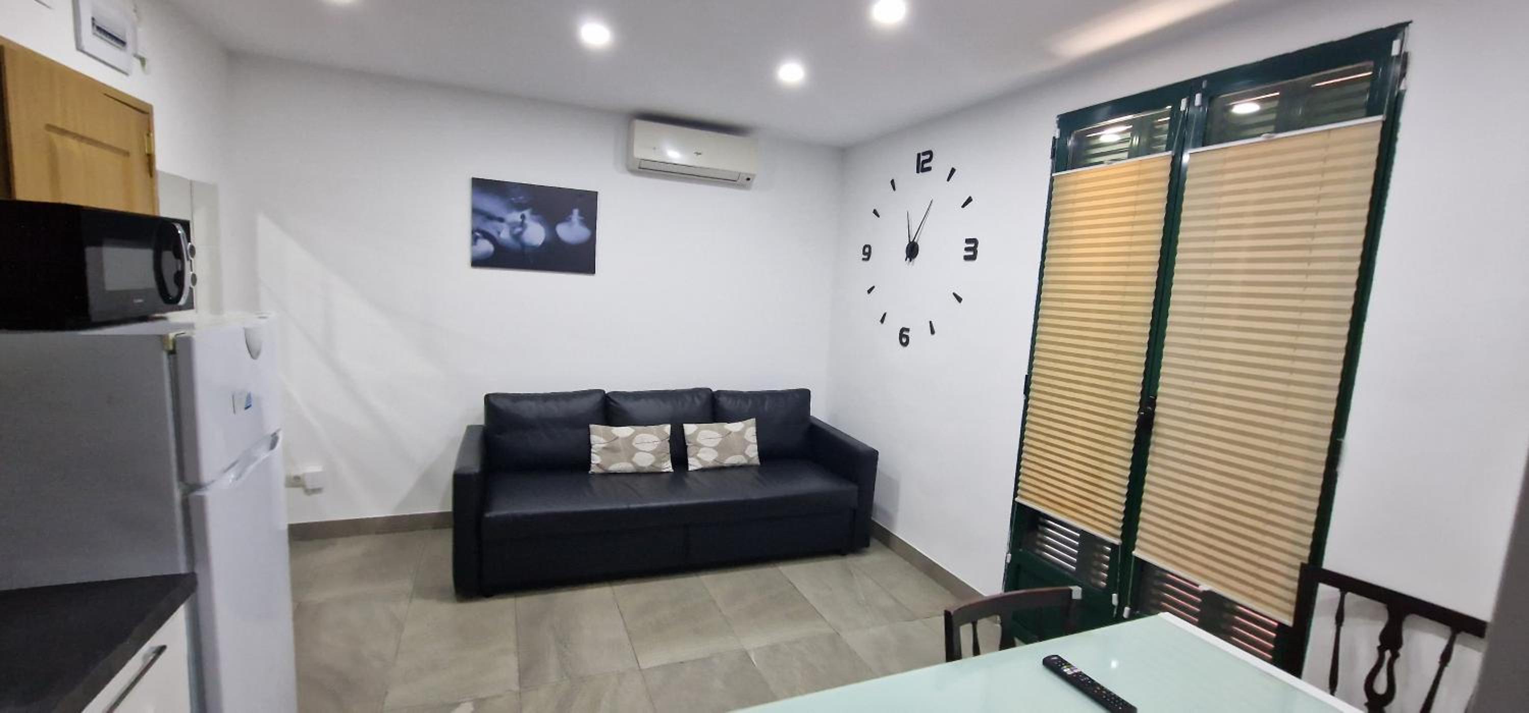Studio Apartment with One Double Bed photo 2