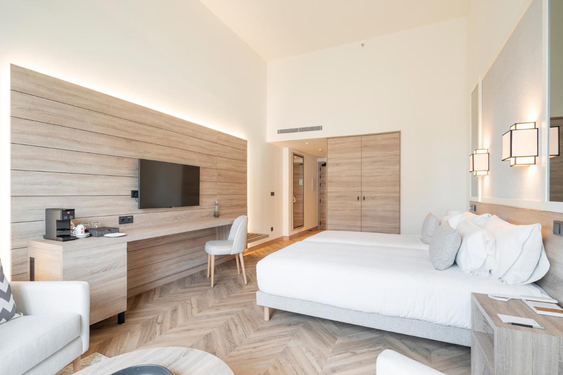 Double Room with Spa Access Double Room with Spa Access