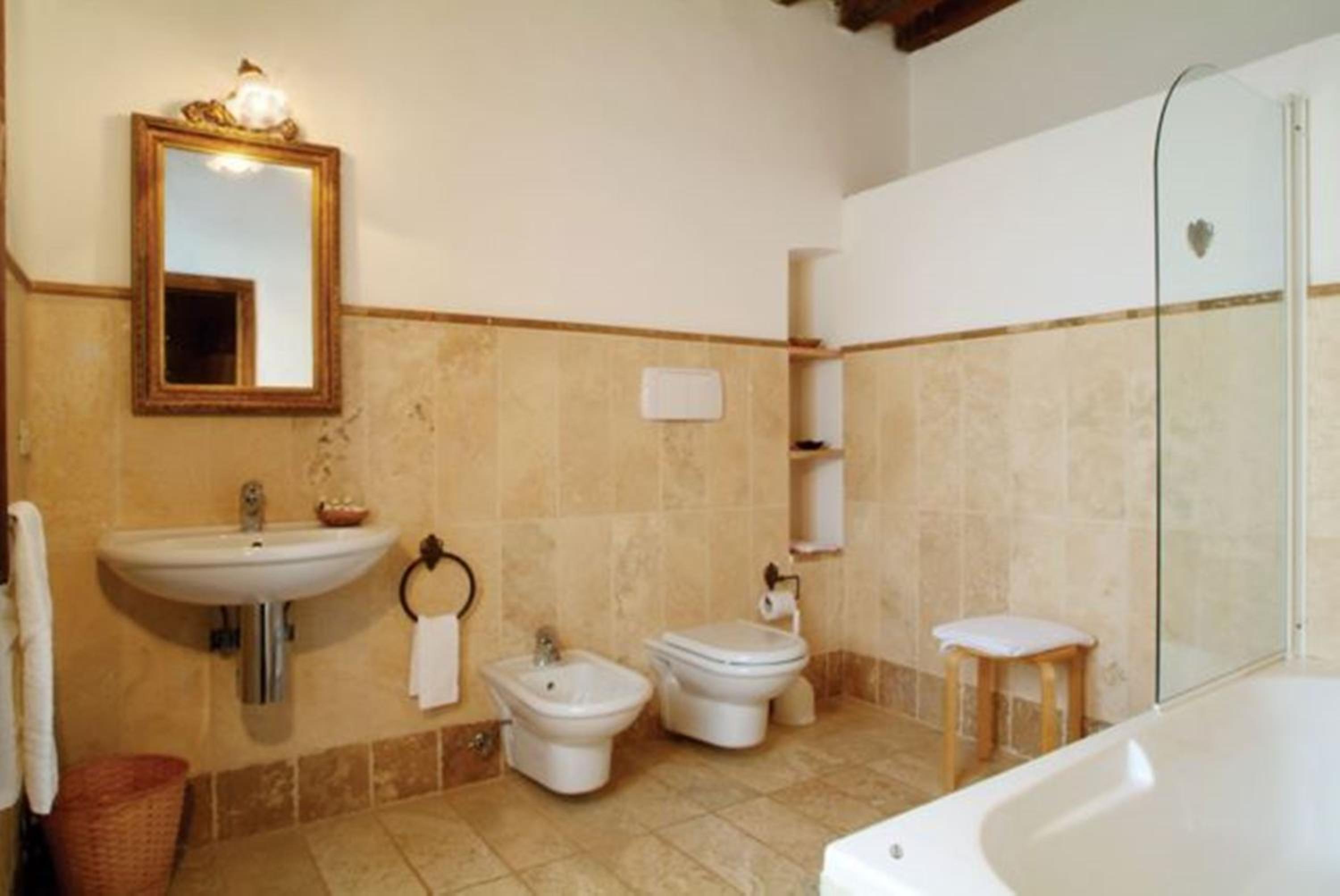 Double Room - Photo 9