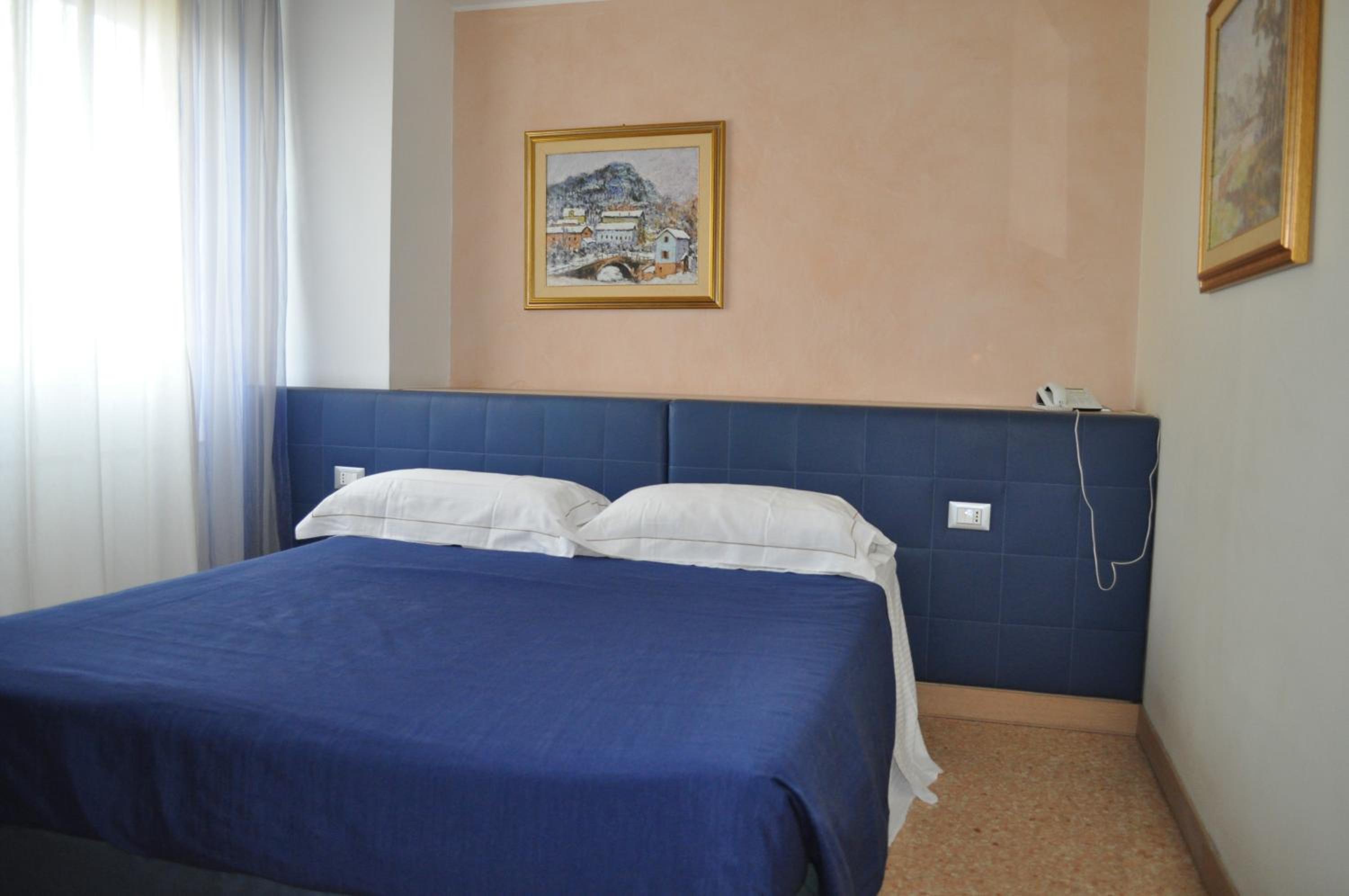 Double or Twin Room - Photo 2