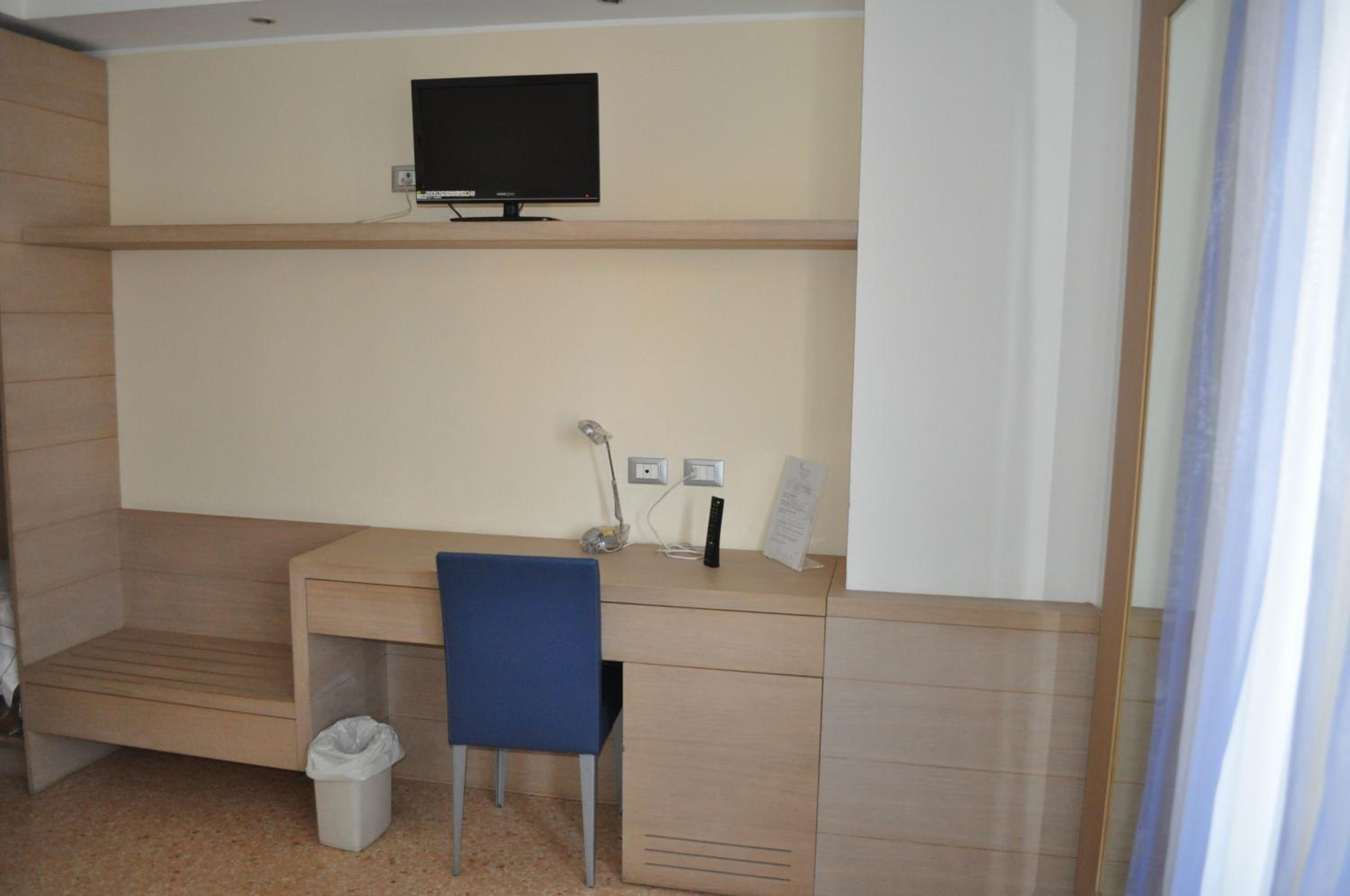 Double or Twin Room - Photo 14