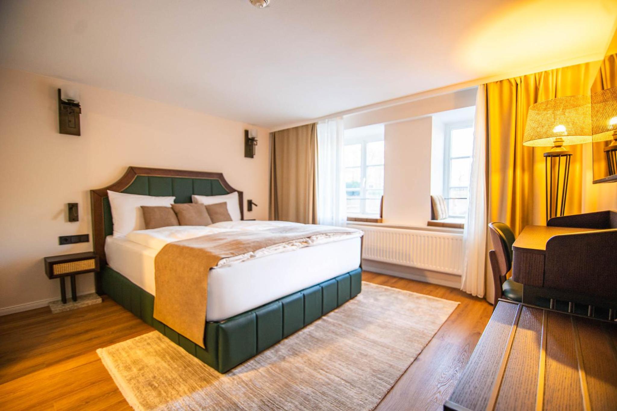 Suite with Lake View
