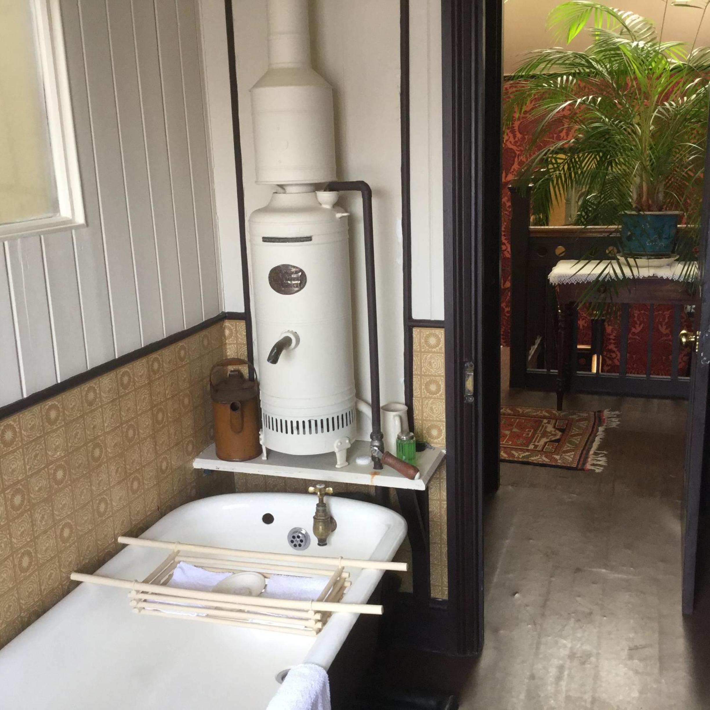 Double Room with External Private Bathroom - Photo 4