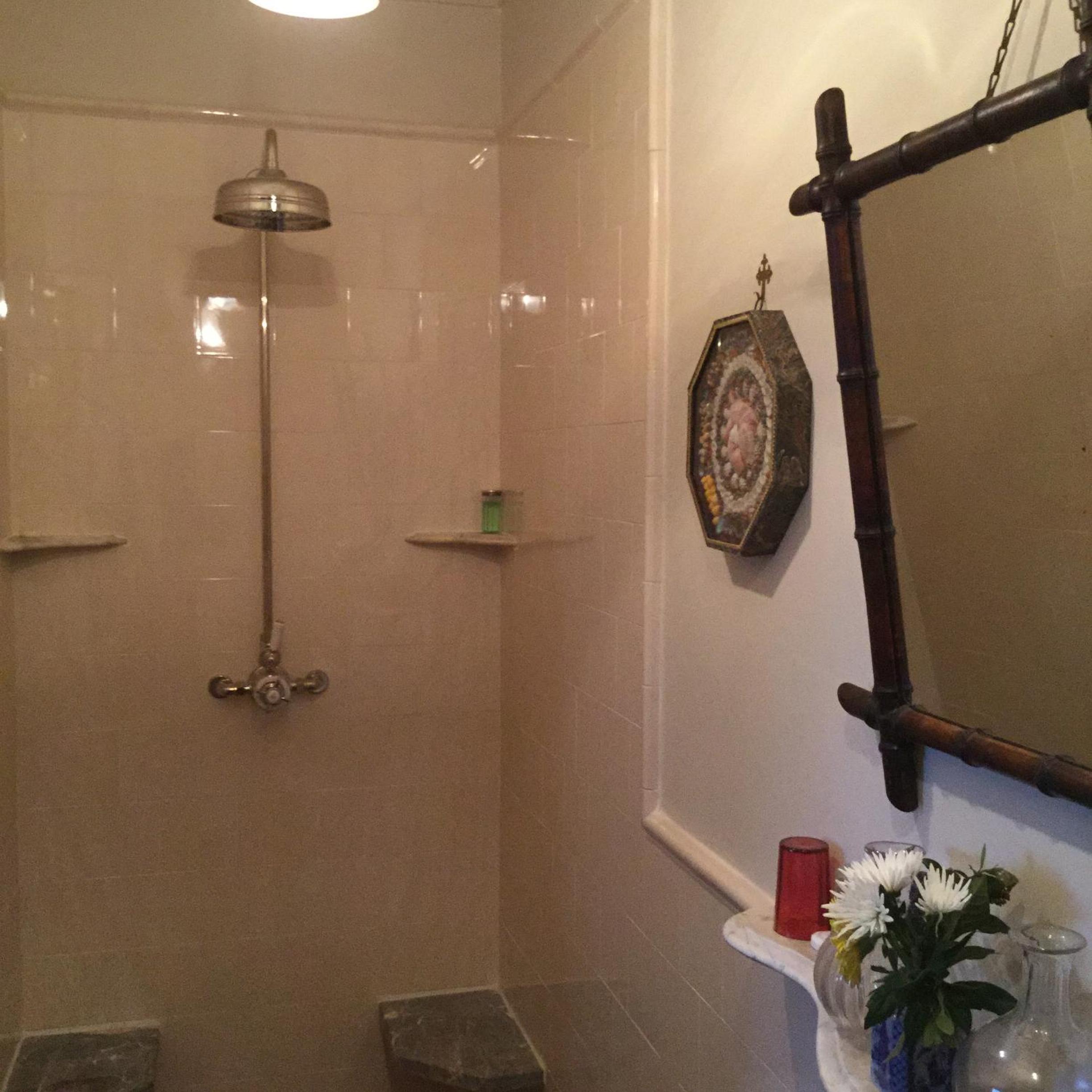 Double Room with External Private Bathroom - Photo 5