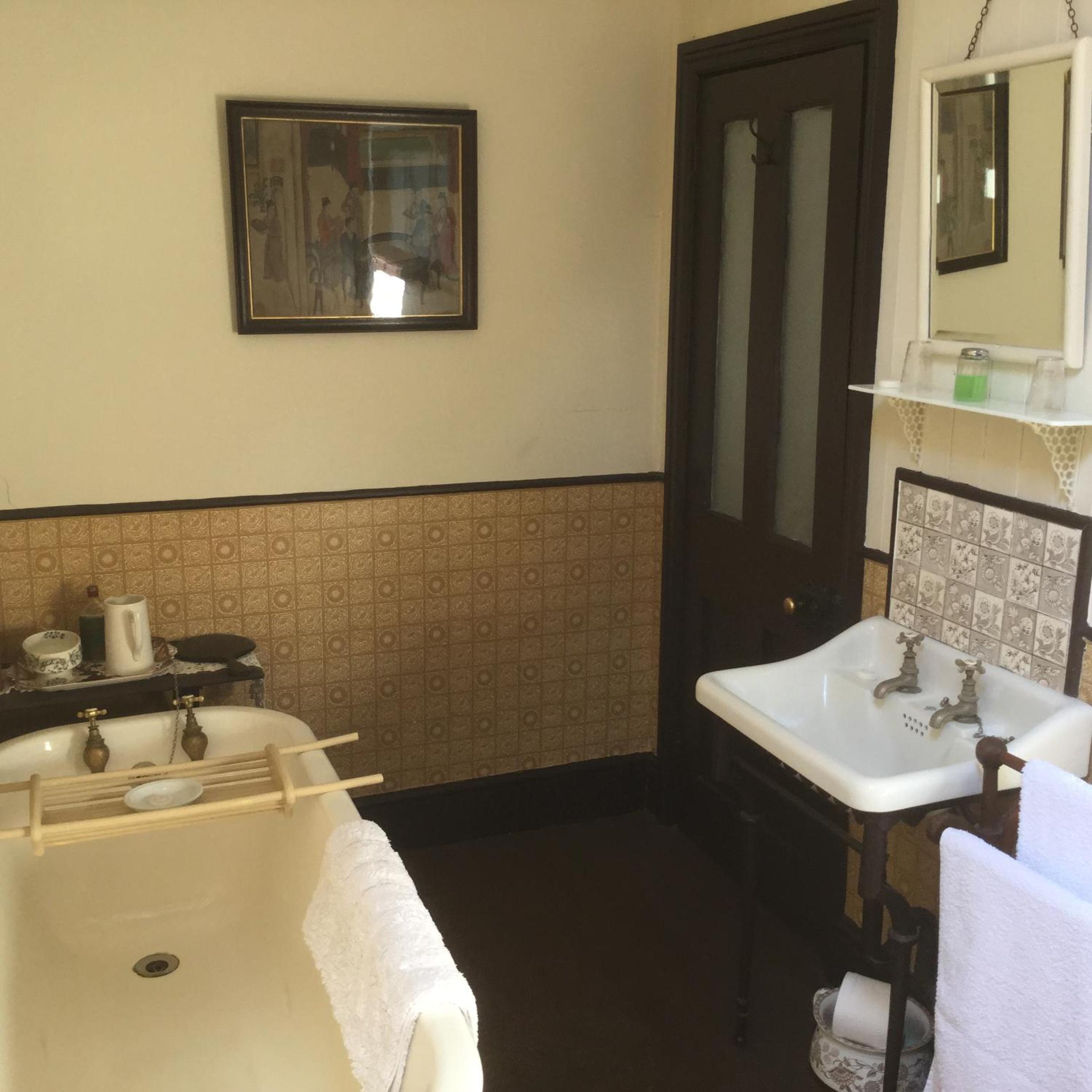 Double Room with External Private Bathroom - Photo 6