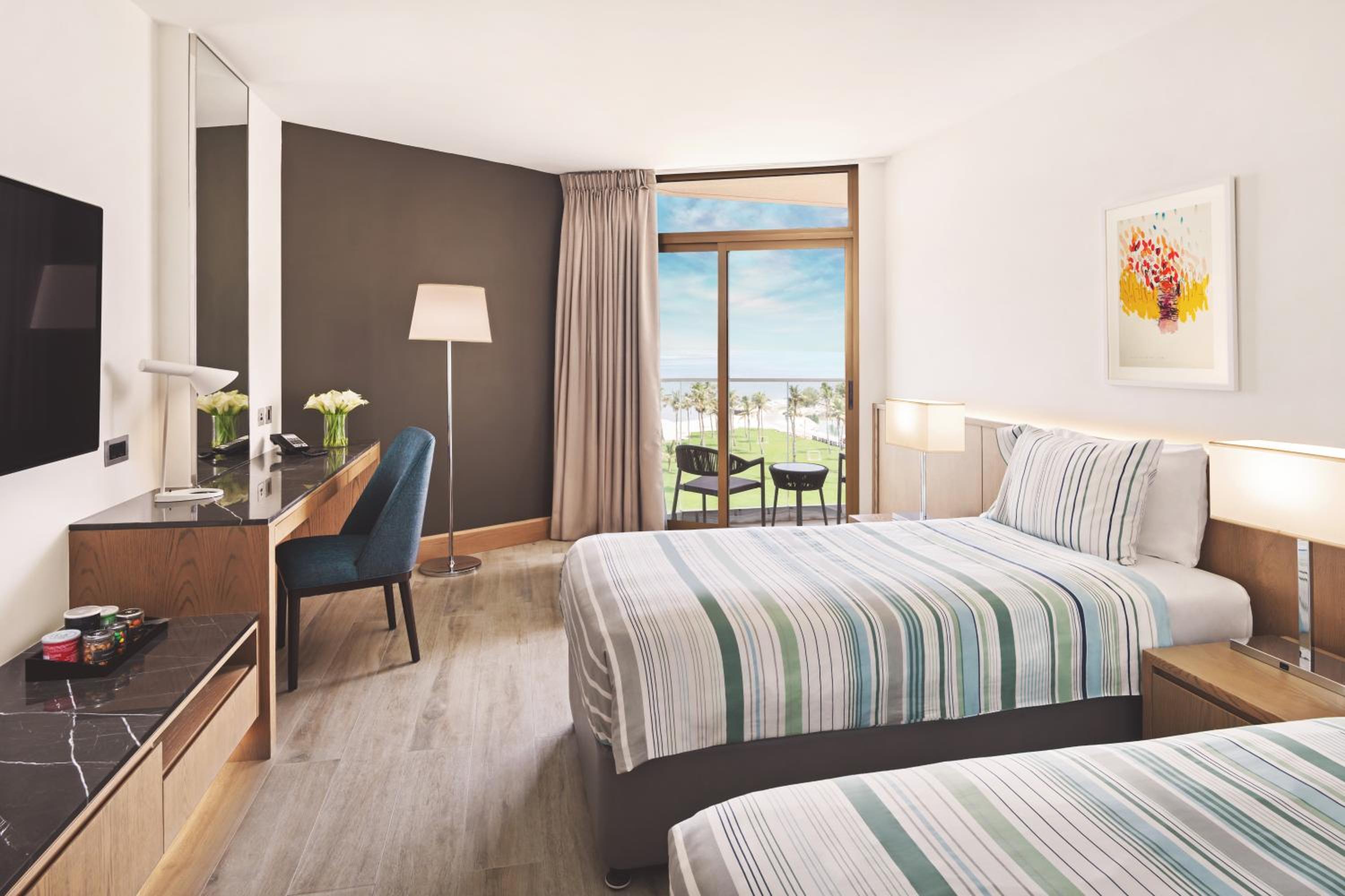 Two Sea View Connecting Family Rooms, Private Beach & Splash Park